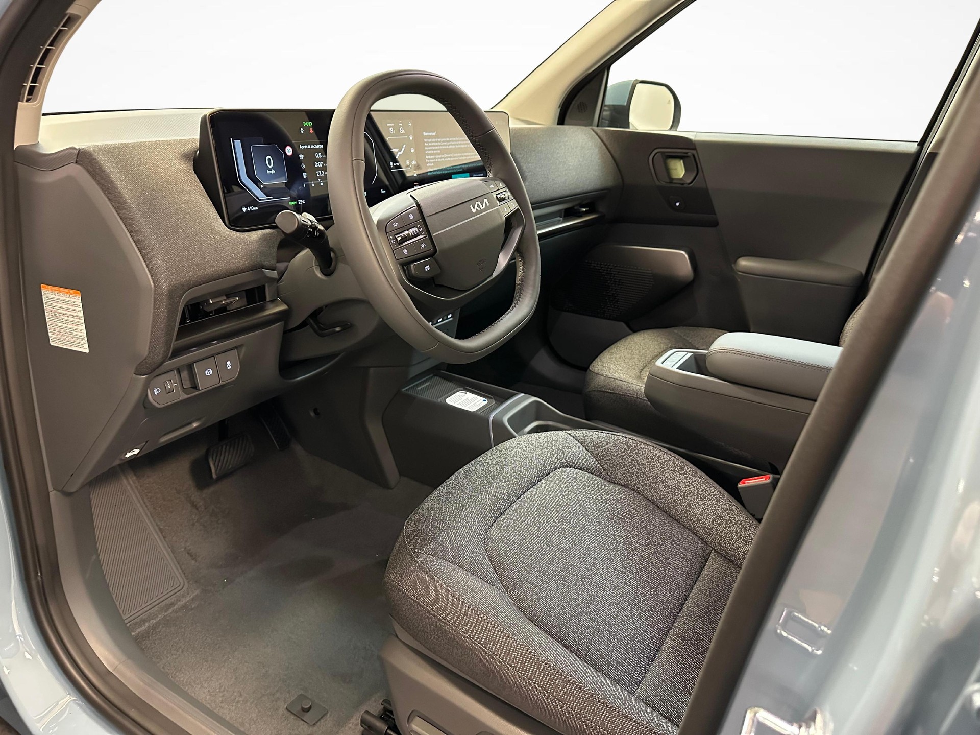 KIA EV2 61 kWh Earth-image-3