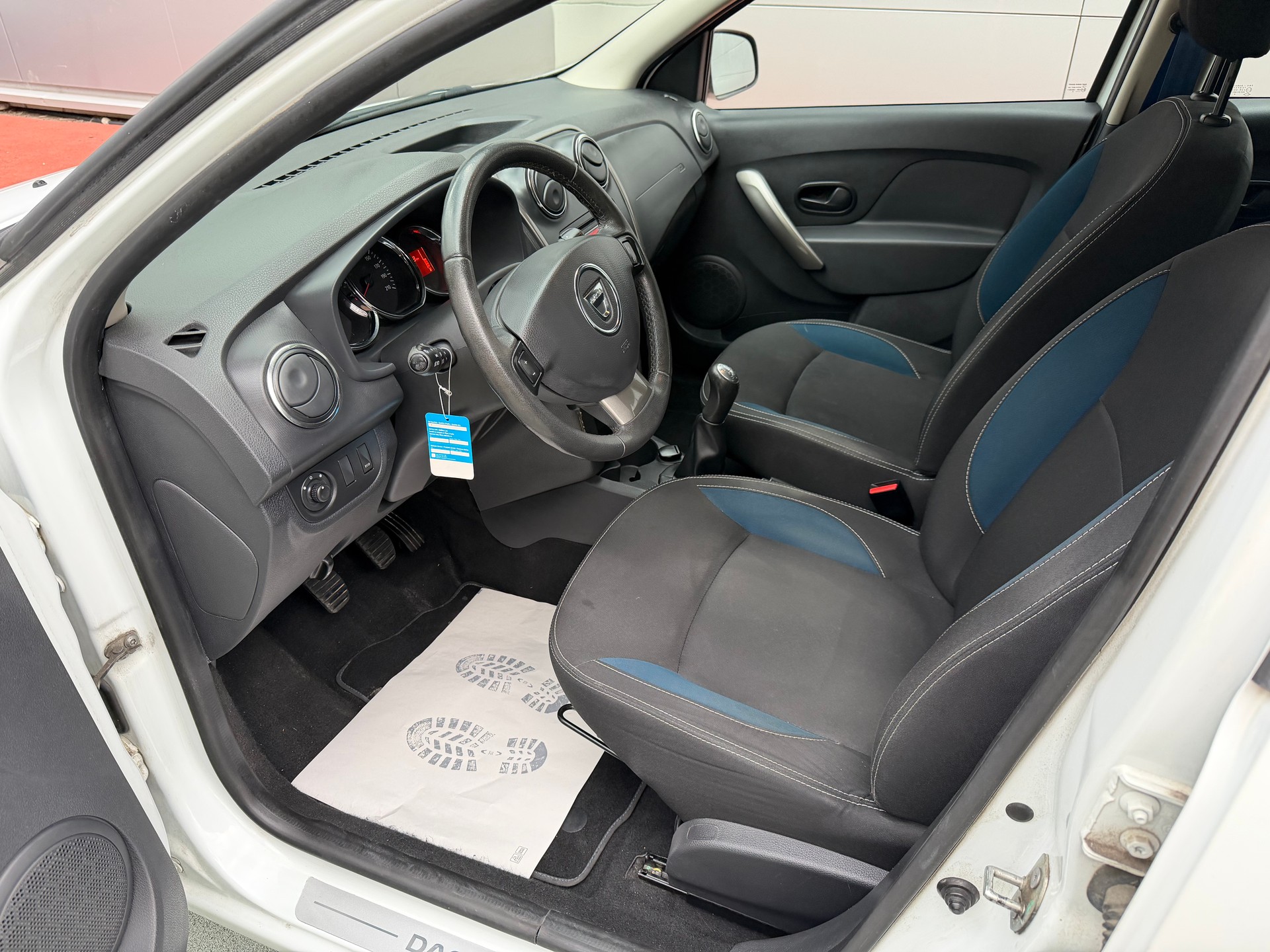 DACIA Logan MCV 1.5 dCi Celebration-image-8