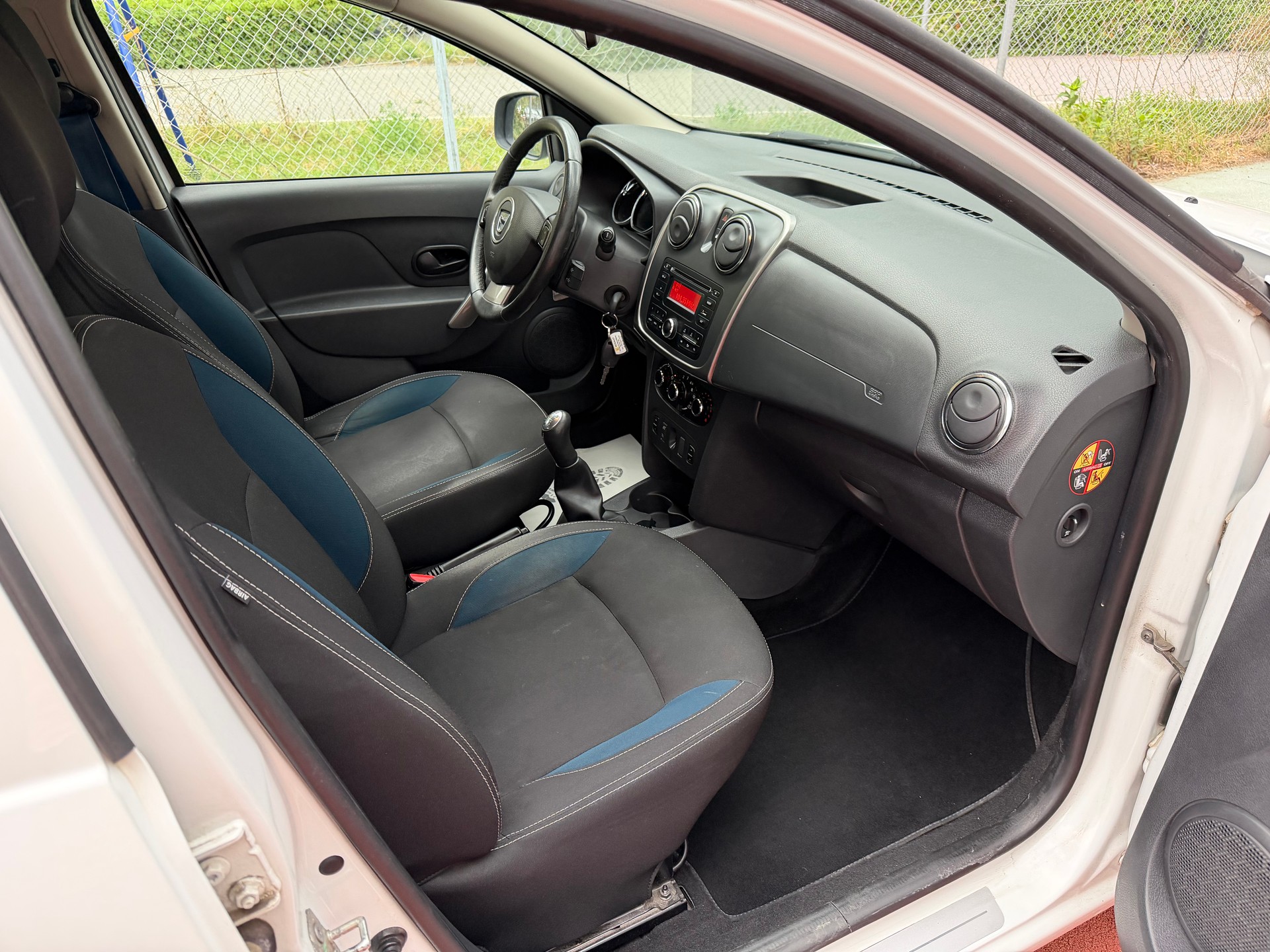 DACIA Logan MCV 1.5 dCi Celebration-image-9