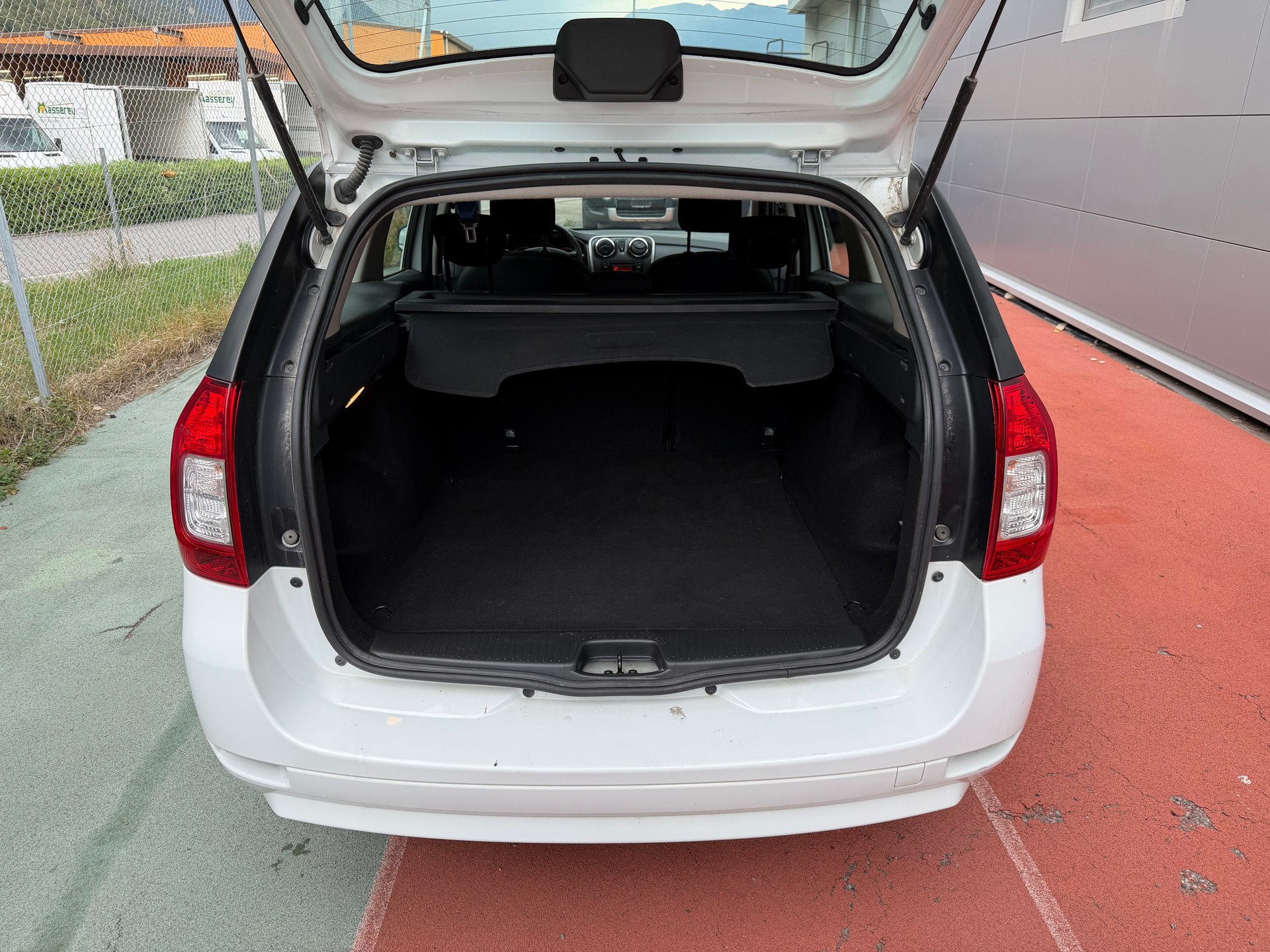 DACIA Logan MCV 1.5 dCi Celebration-image-12