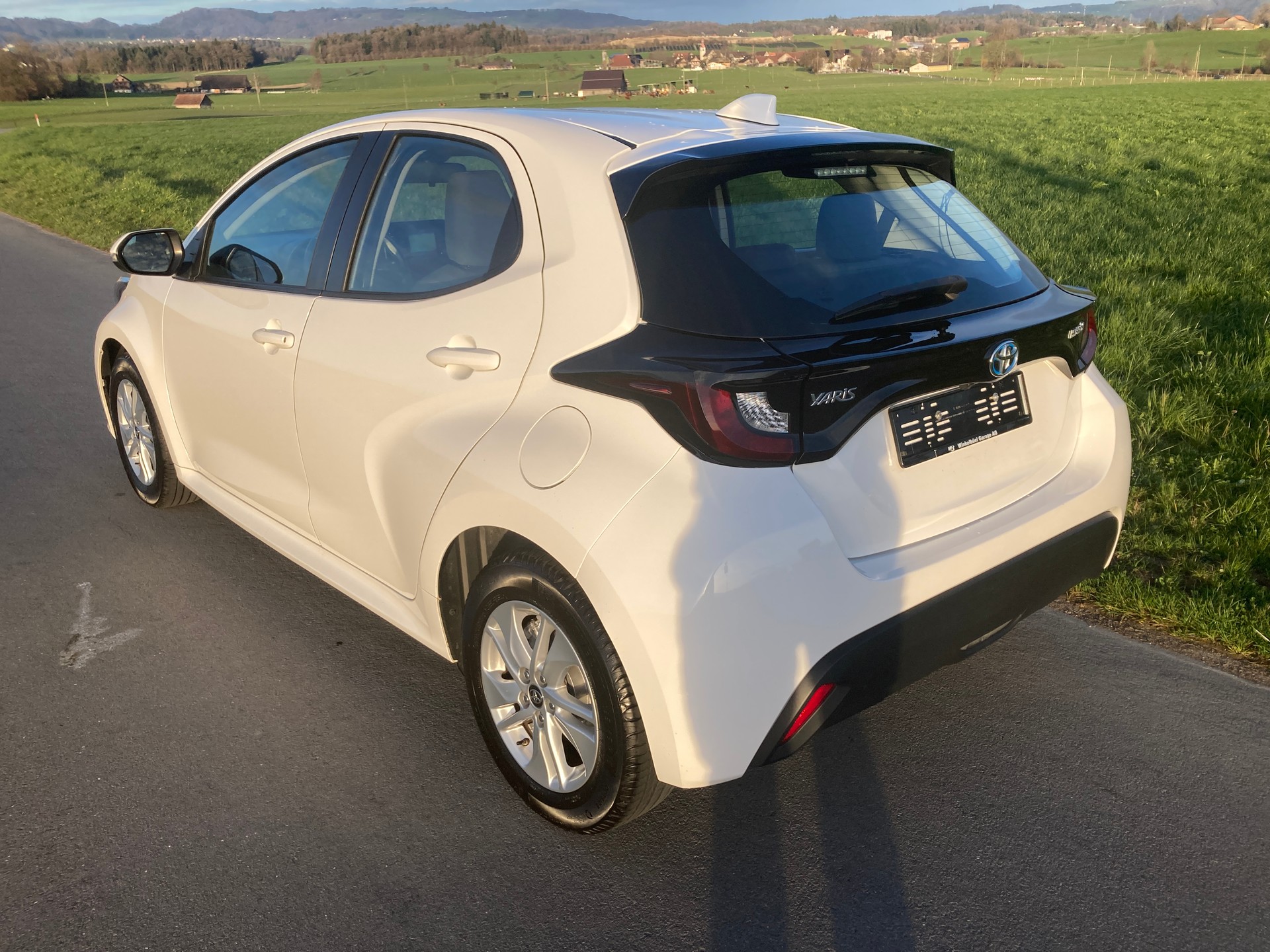 TOYOTA Yaris 1.5 Comfort e-CVT-image-3
