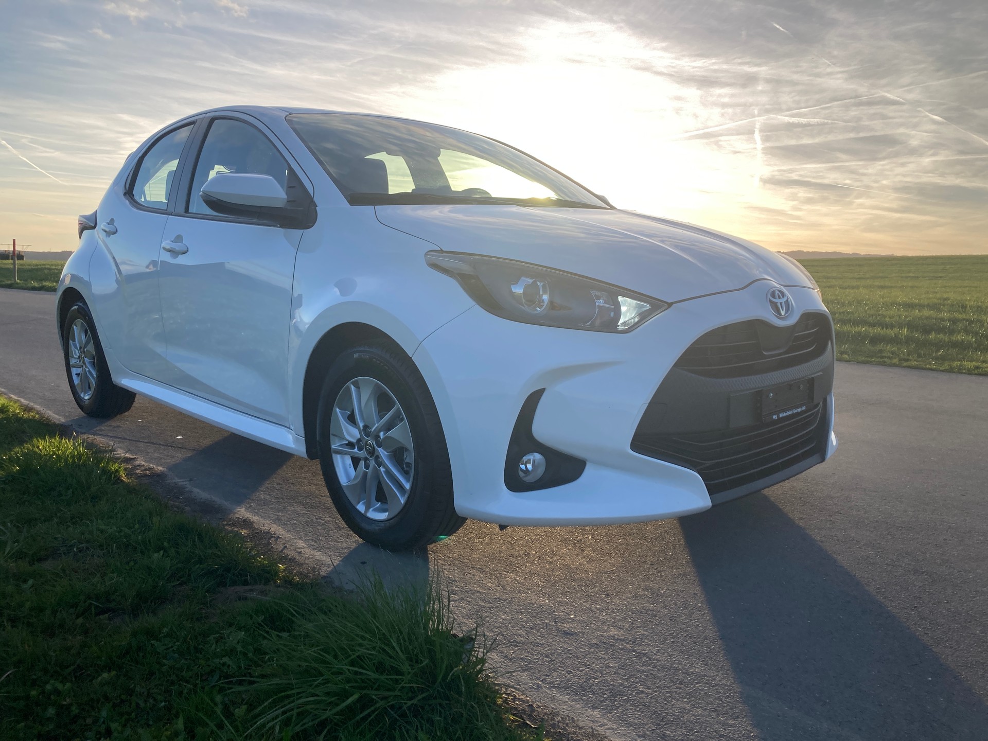 TOYOTA Yaris 1.5 Comfort e-CVT-image-1