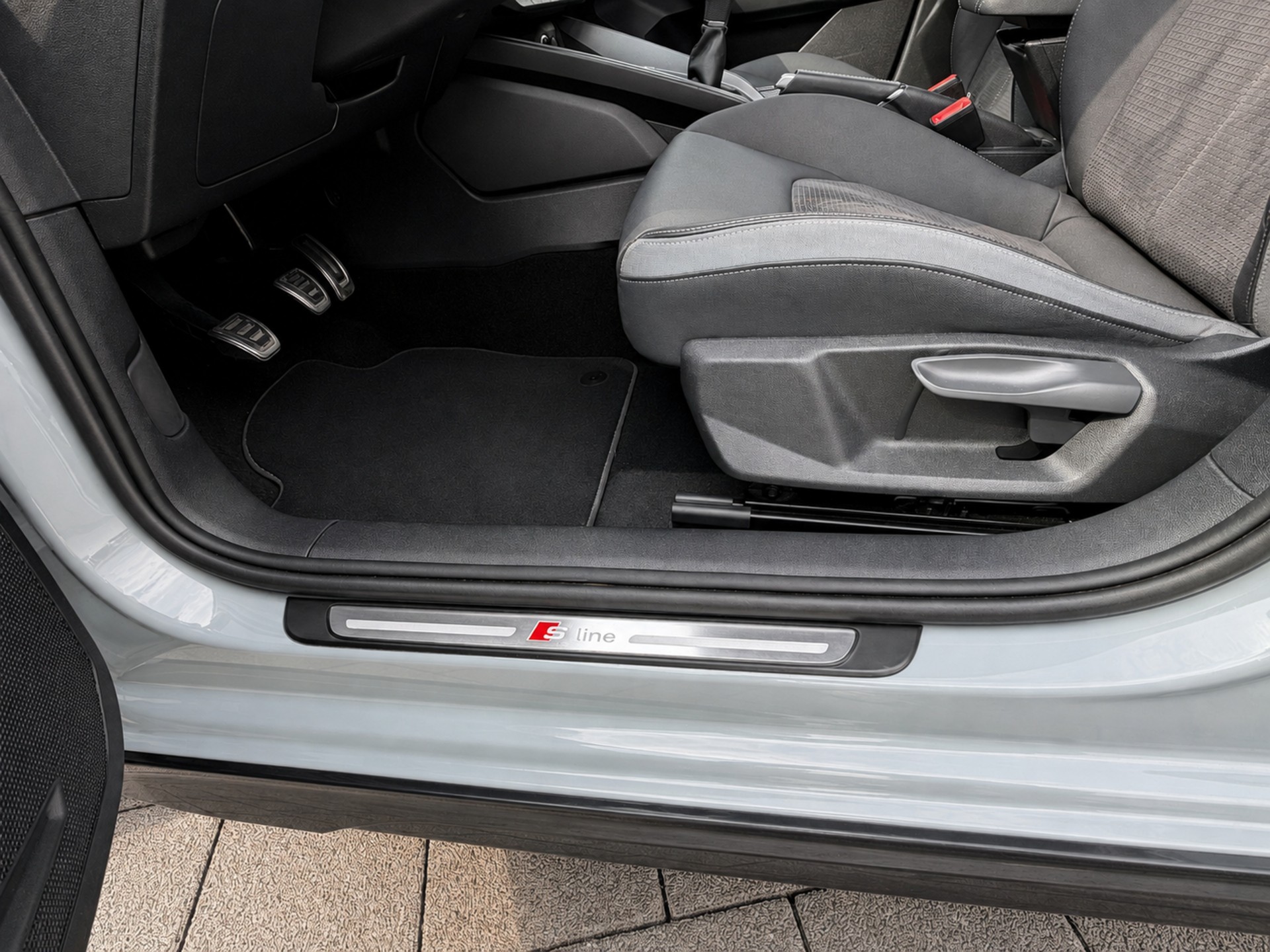 AUDI 1.0 25 TFSI S-Line-image-10