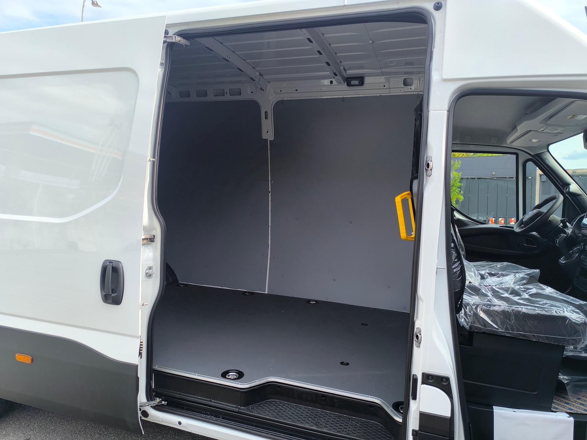 IVECO 35S 16V Hi Matic 8 Gang EXTRA LANG NEUWAGEN-image-15