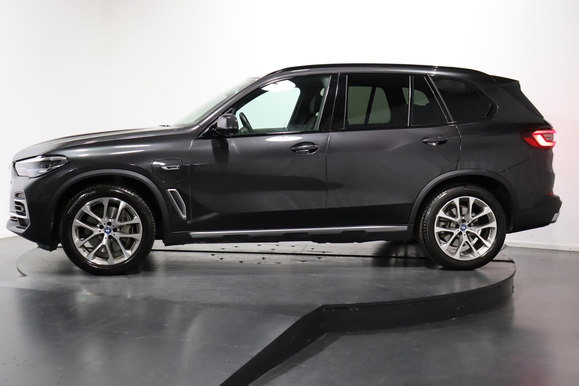 BMW X5 45e xDrive-image-4