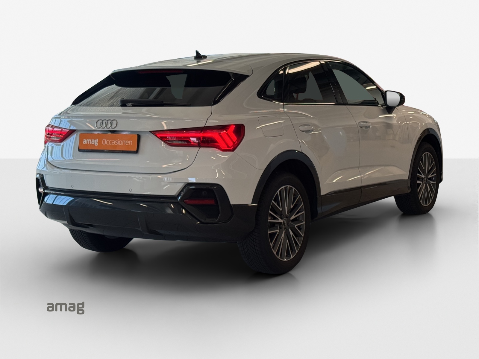 AUDI Q3 Sportback 35 TFSI S line S-tronic-image-4