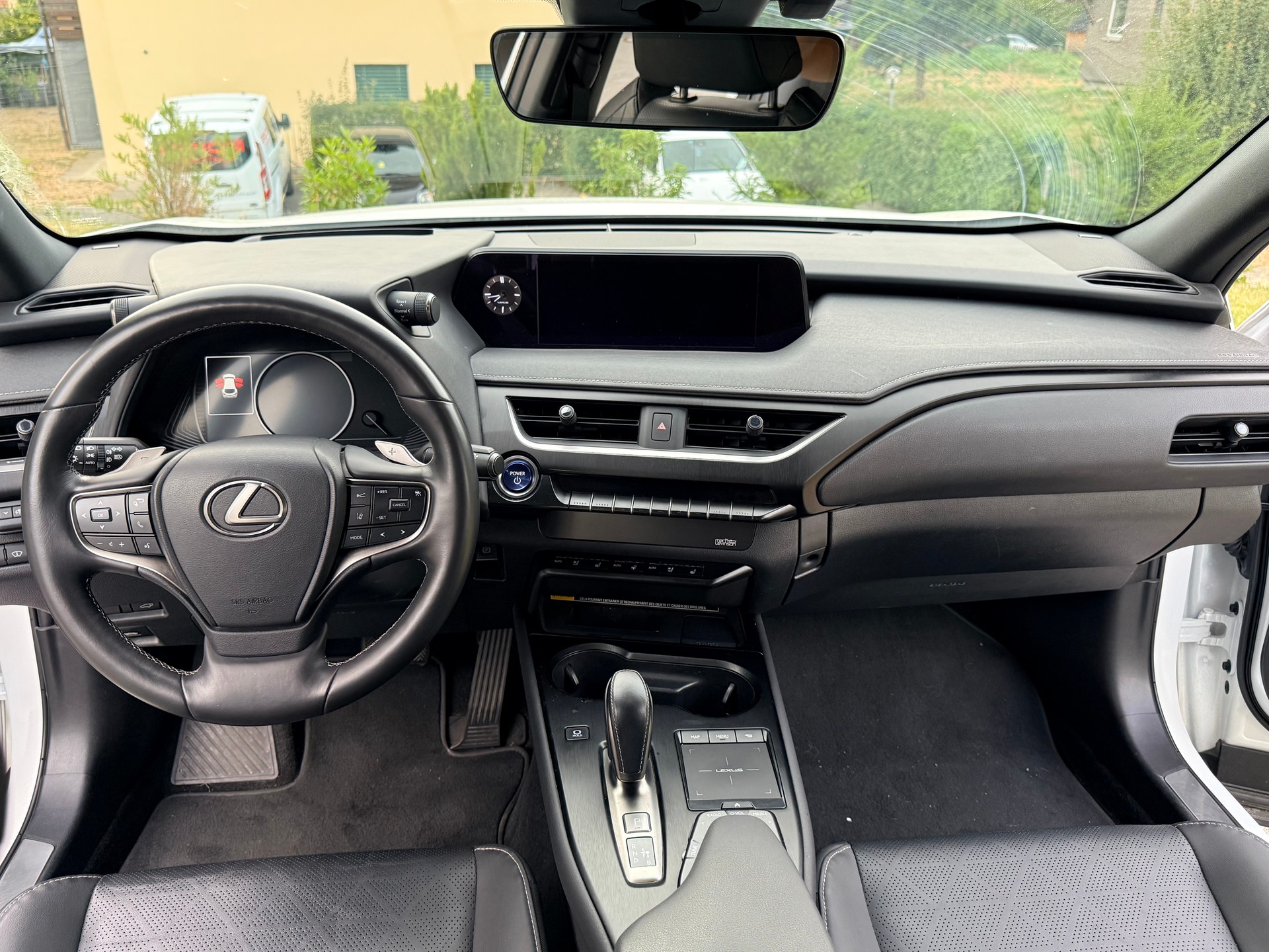 LEXUS 300e Excellence-image-2
