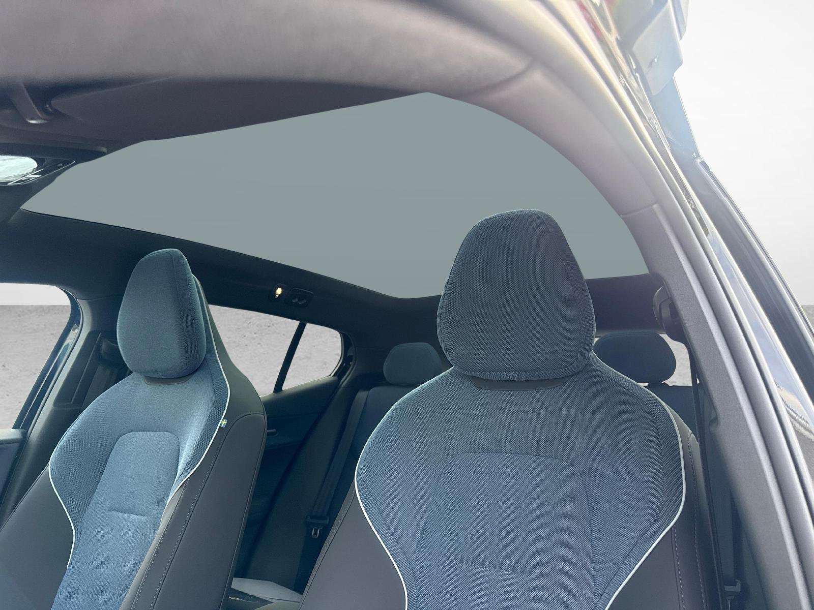 VOLVO EX30 CC P8 Ultra AWD-image-7