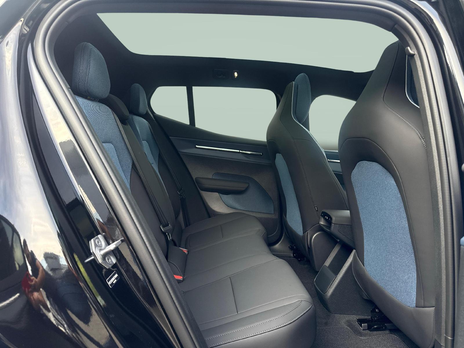 VOLVO EX30 CC P8 Ultra AWD-image-6