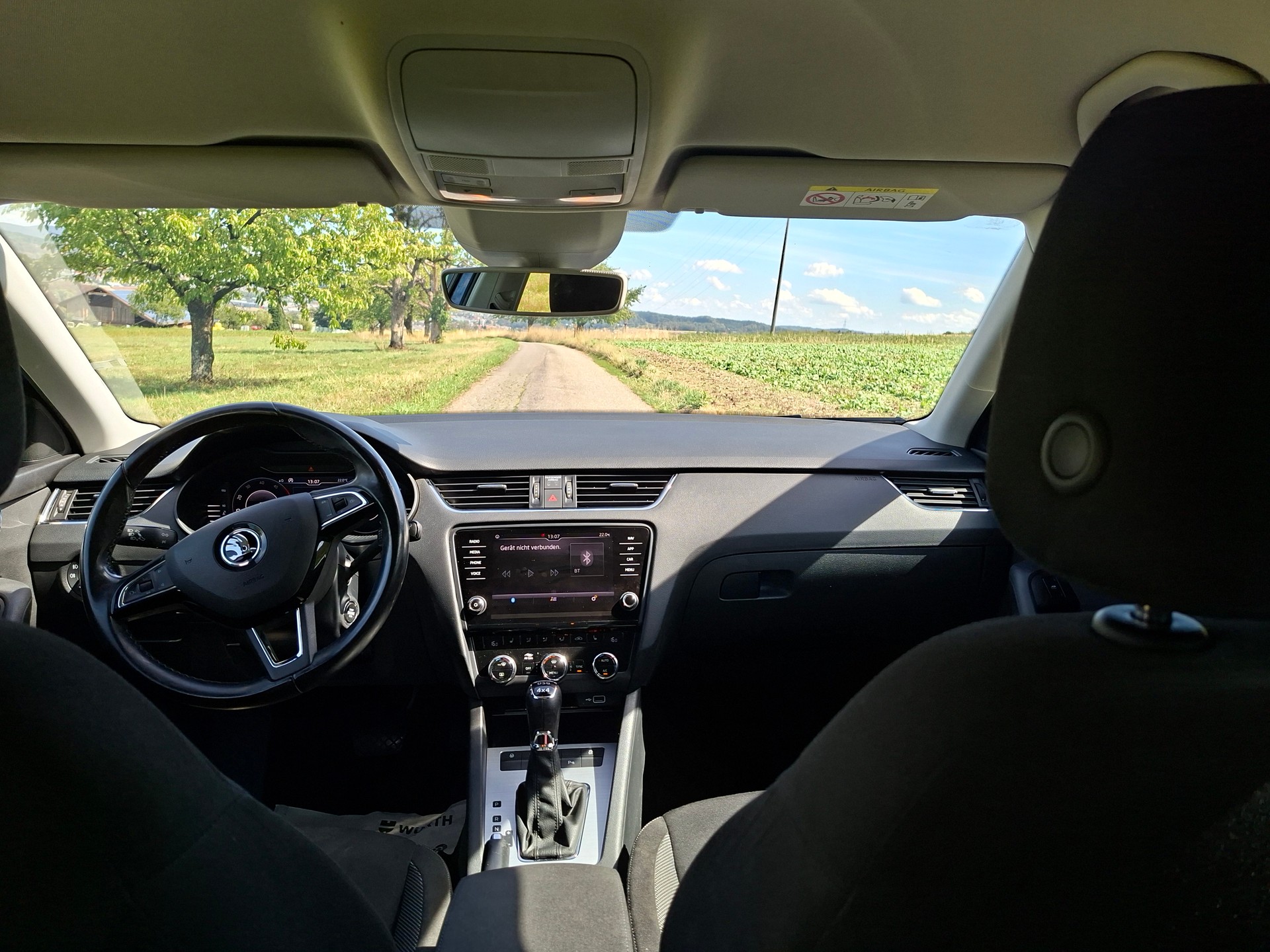 SKODA Octavia Combi 2.0 TDI Style 4x4 DSG-image-9