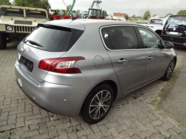 PEUGEOT 308 1.2 THP Allure Automatic-image-4