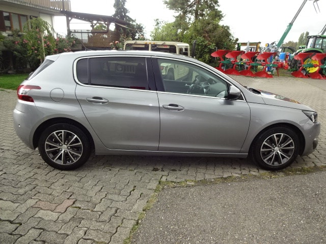 PEUGEOT 308 1.2 THP Allure Automatic-image-5