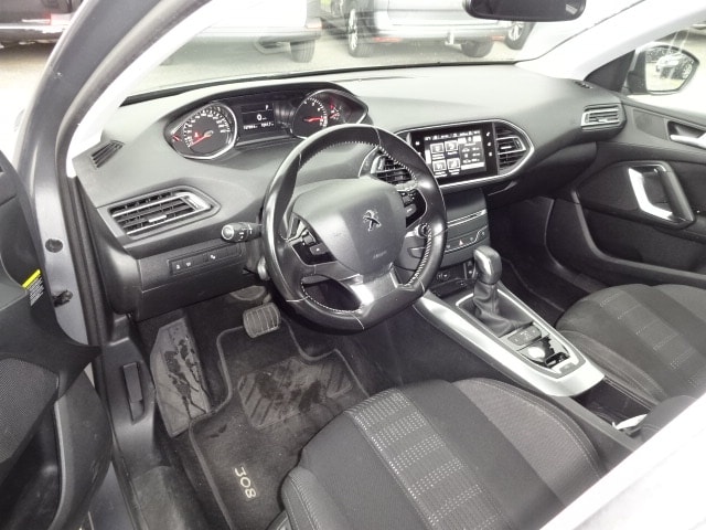PEUGEOT 308 1.2 THP Allure Automatic-image-9