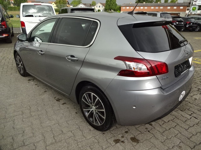 PEUGEOT 308 1.2 THP Allure Automatic-image-2
