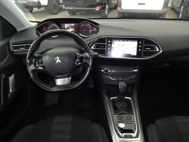 PEUGEOT 308 1.2 THP Allure Automatic-image-8