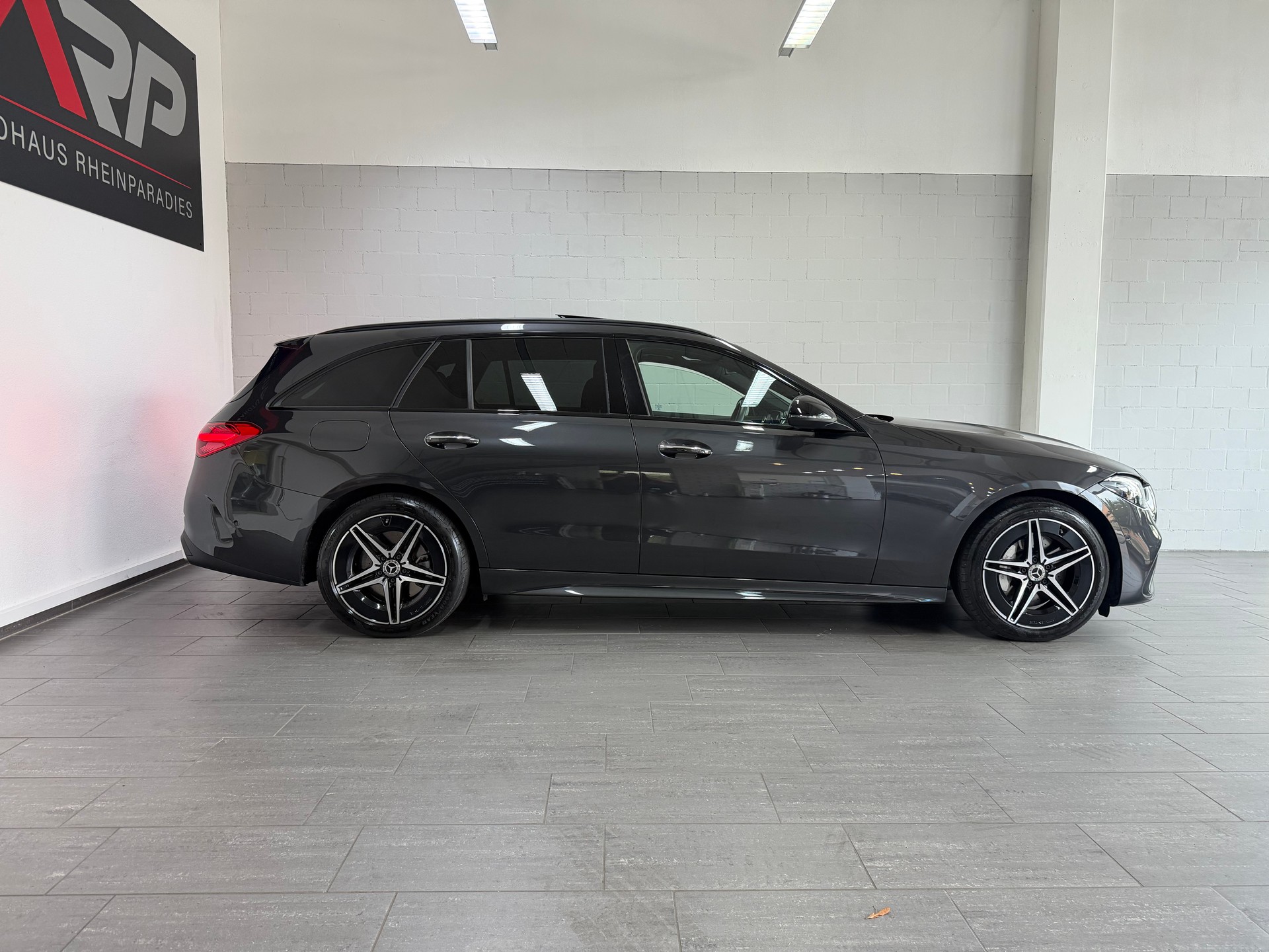 MERCEDES-BENZ C 300 e T AMG Line-showroom-element-2