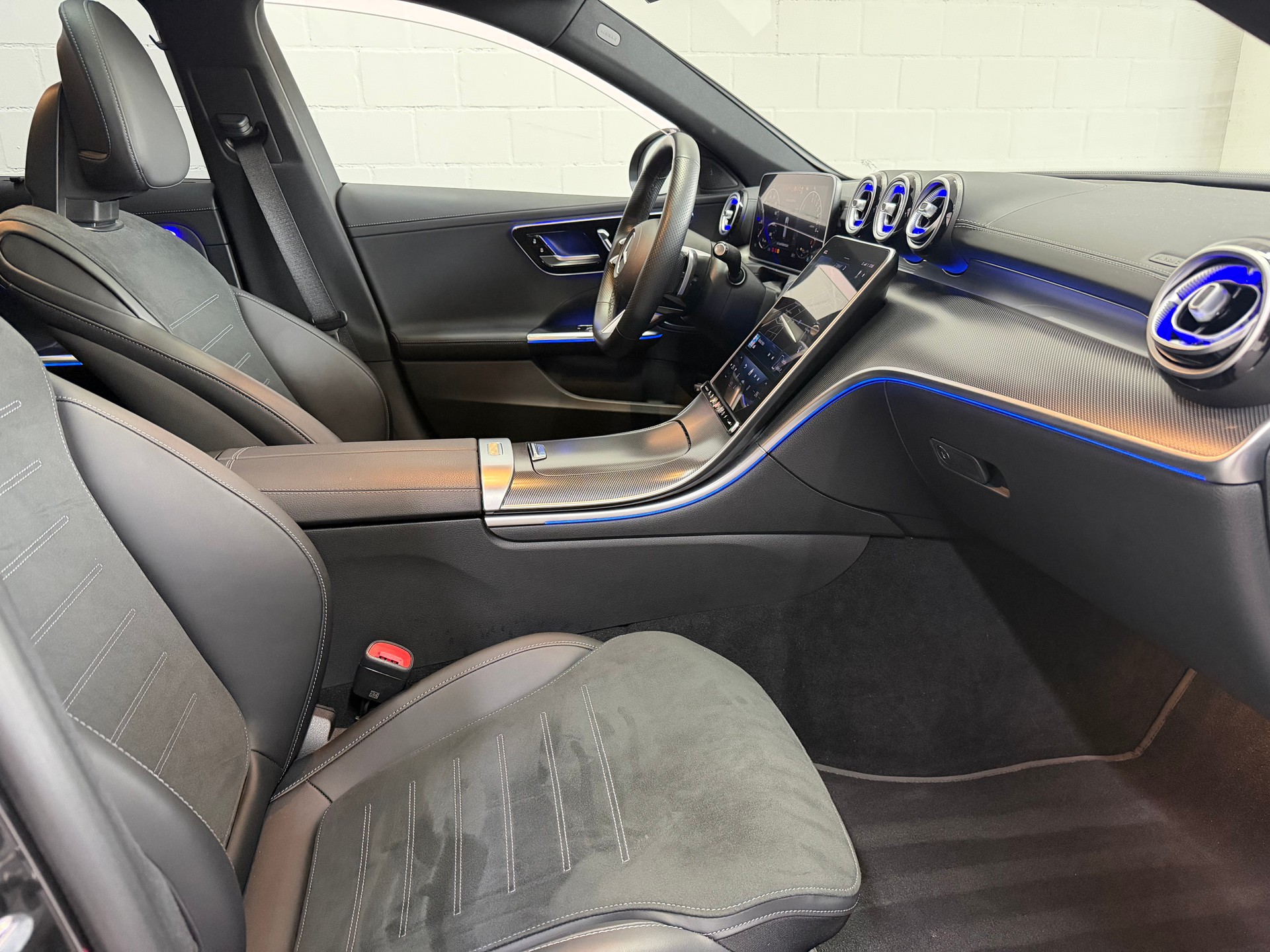 MERCEDES-BENZ C 300 e T AMG Line-image-5
