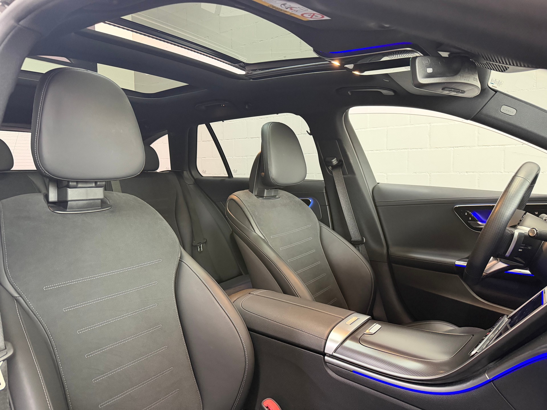 MERCEDES-BENZ C 300 e T AMG Line-image-6