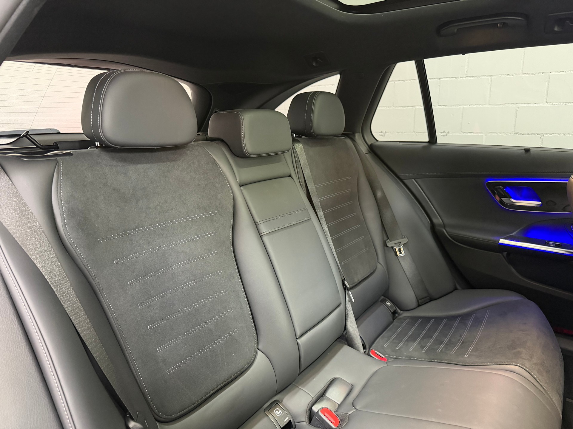 MERCEDES-BENZ C 300 e T AMG Line-image-11