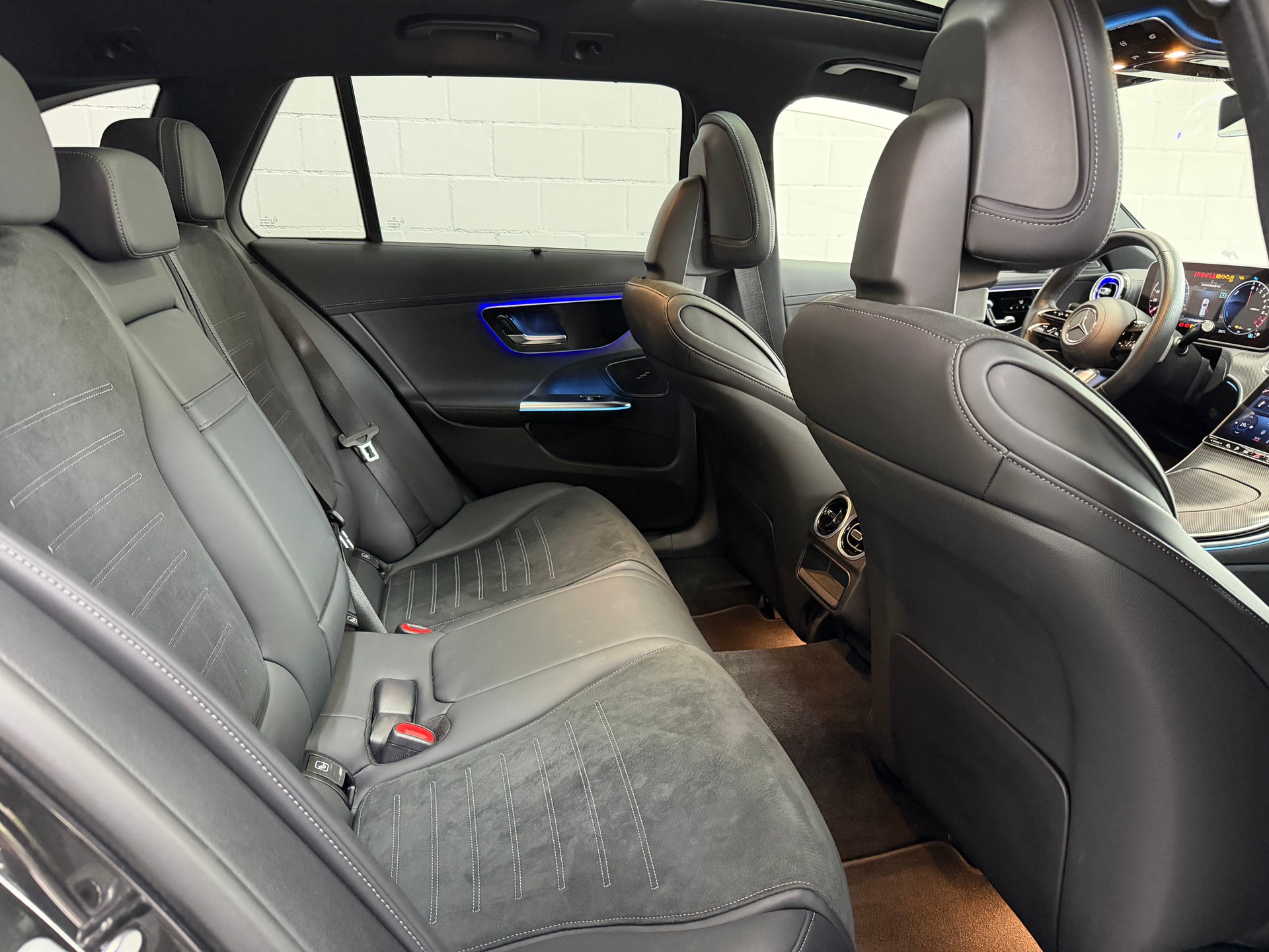MERCEDES-BENZ C 300 e T AMG Line-image-10