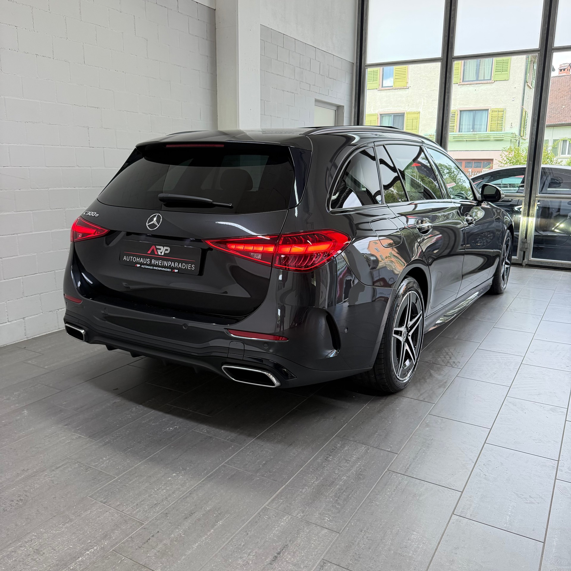 MERCEDES-BENZ C 300 e T AMG Line-showroom-element-3