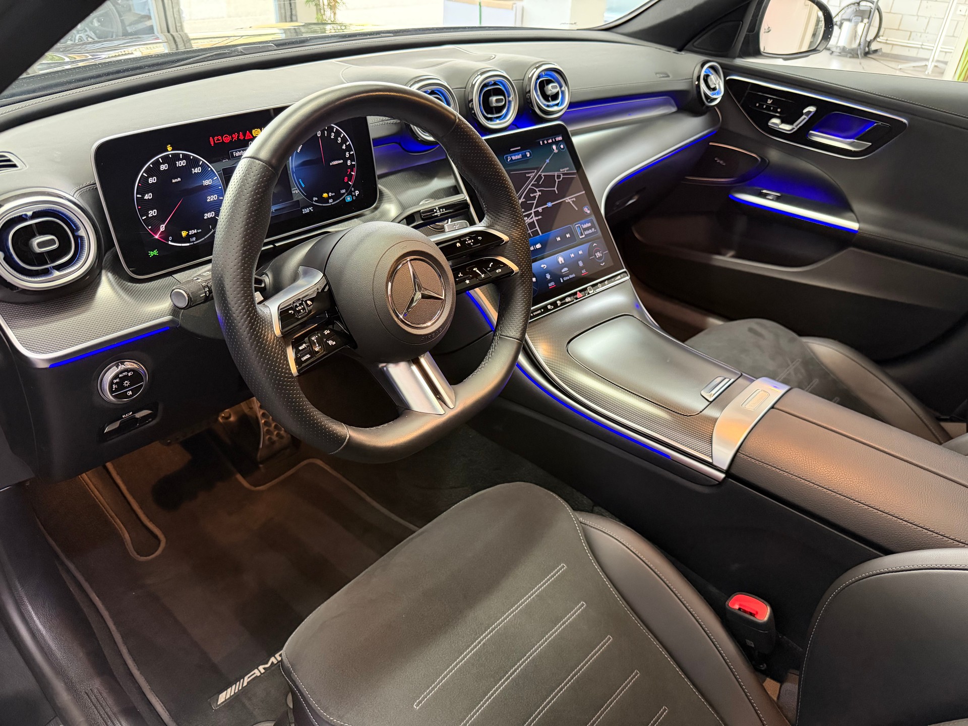 MERCEDES-BENZ C 300 e T AMG Line-image-7