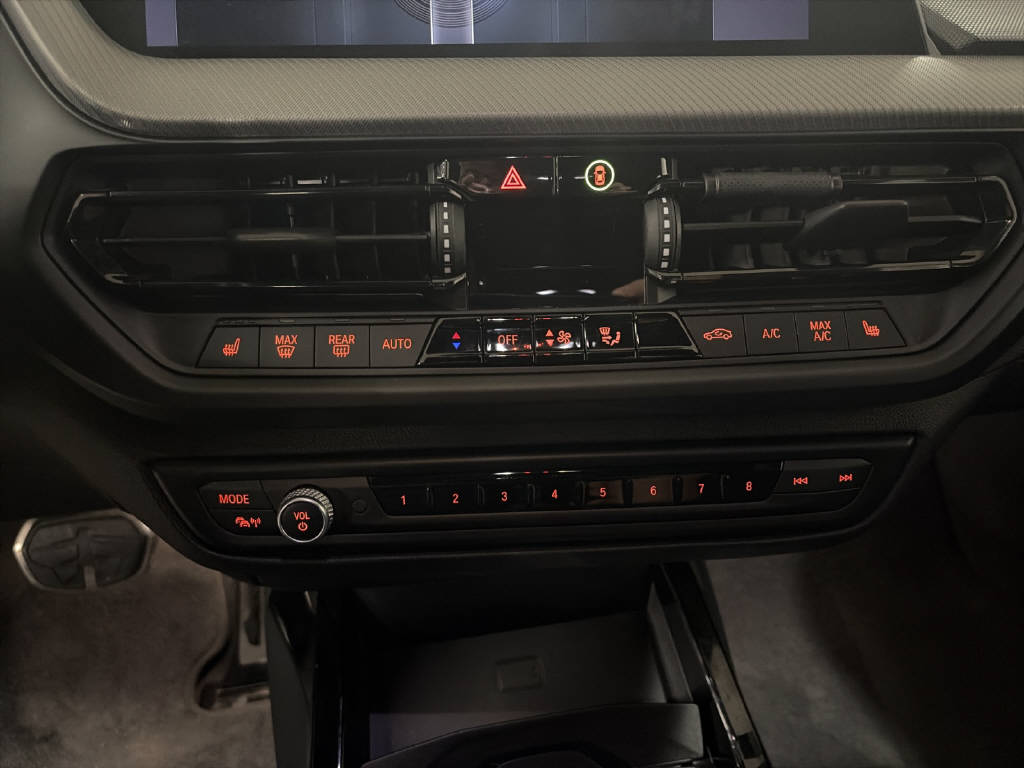 BMW 120d xDrive SAG-image-17