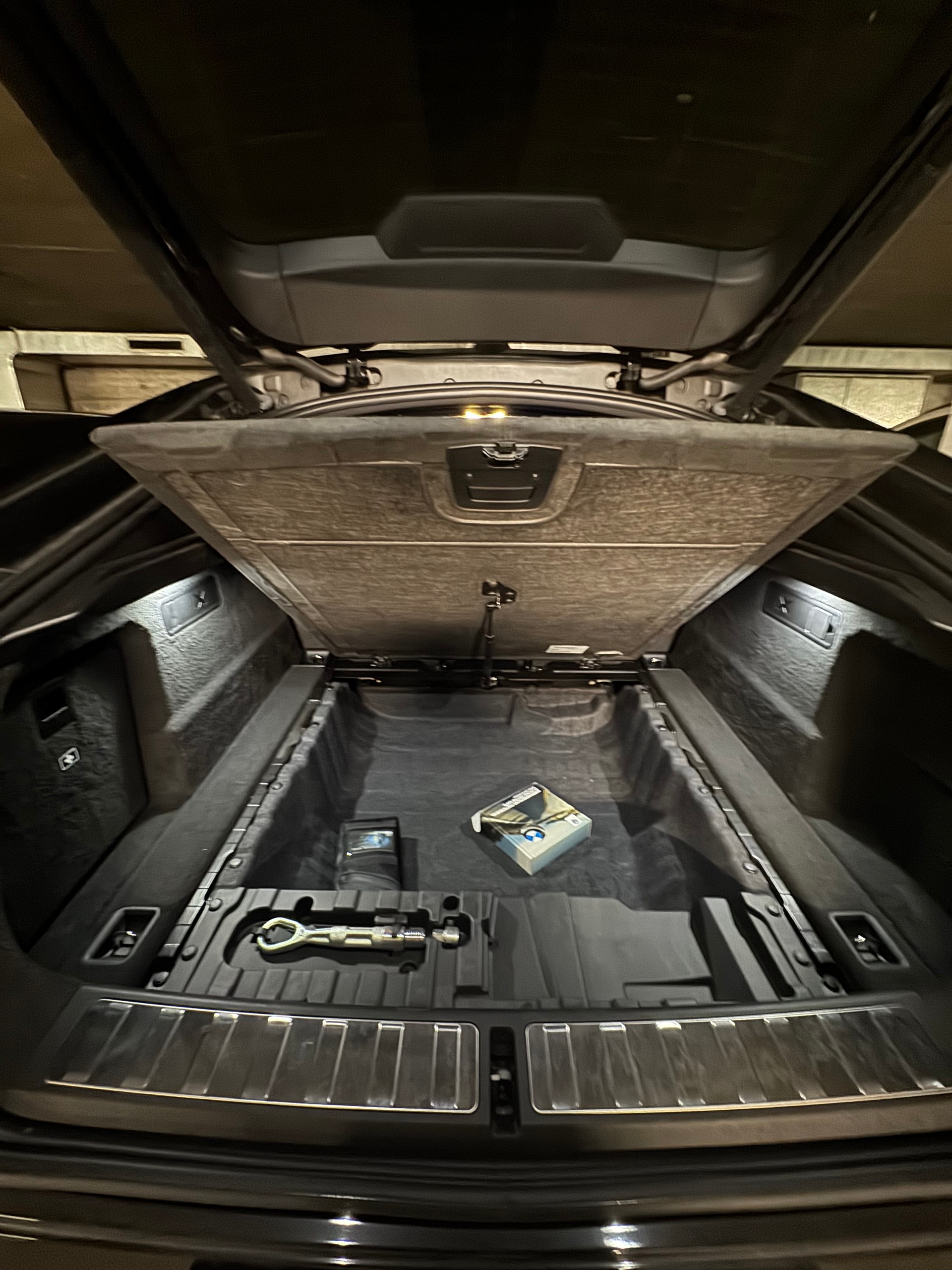 BMW M50i-image-11