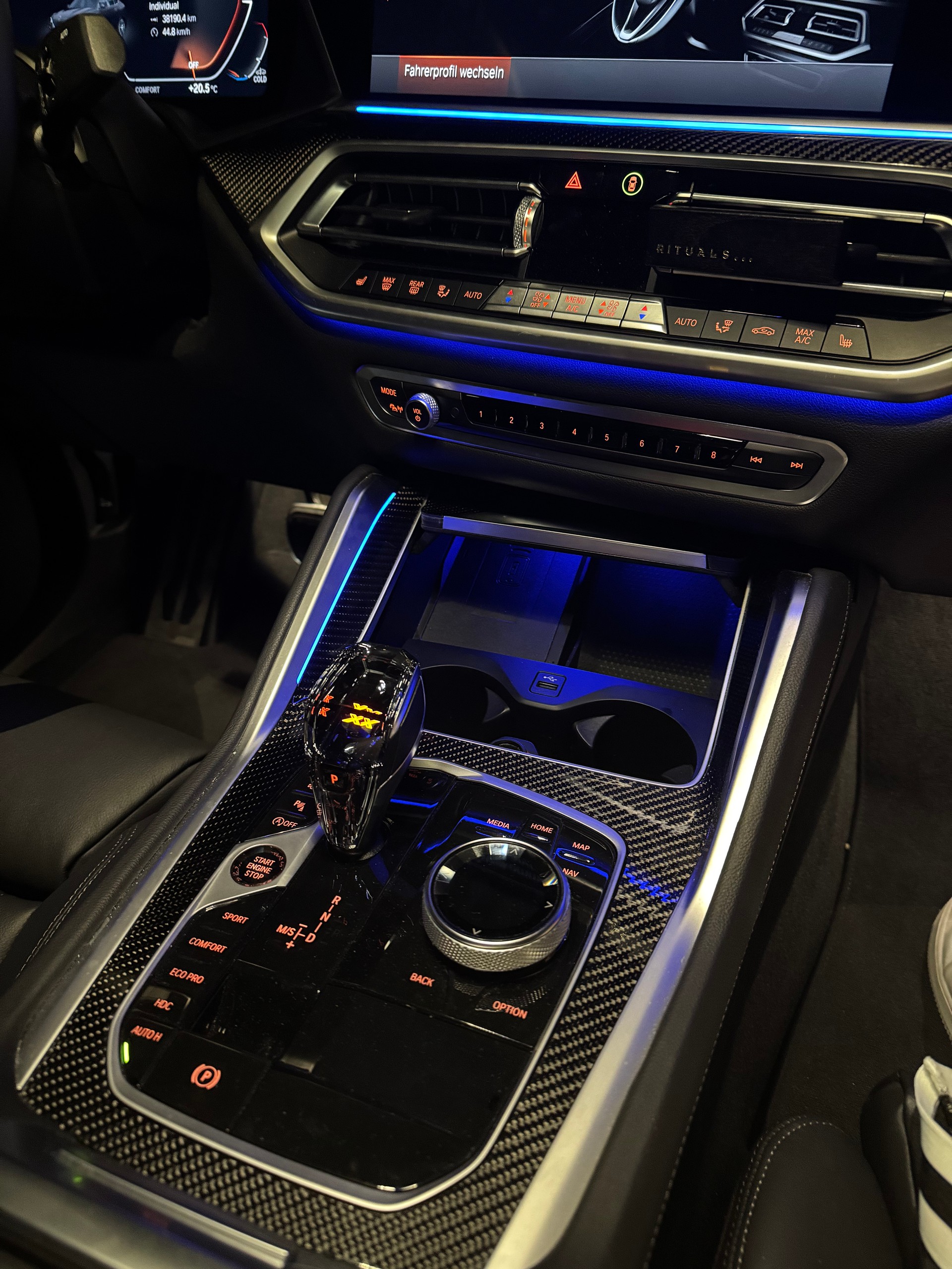 BMW M50i-image-6