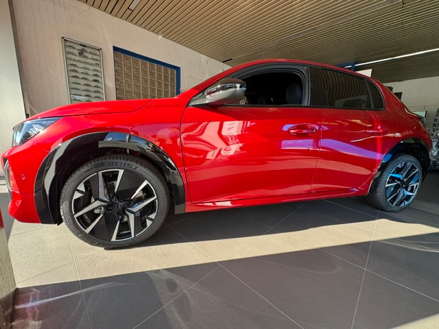 PEUGEOT 208 GT Hybrid-image-3