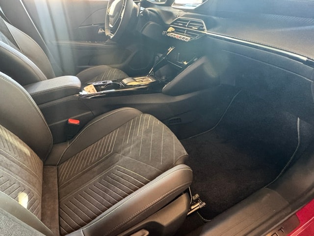PEUGEOT 208 GT Hybrid-image-5
