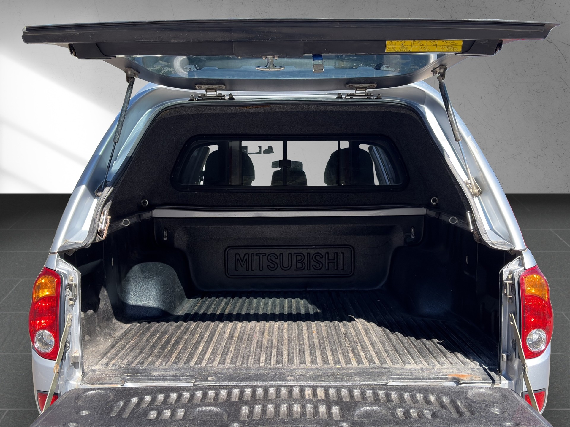 MITSUBISHI L 200 2.5 DID Intense Double Cab-image-8