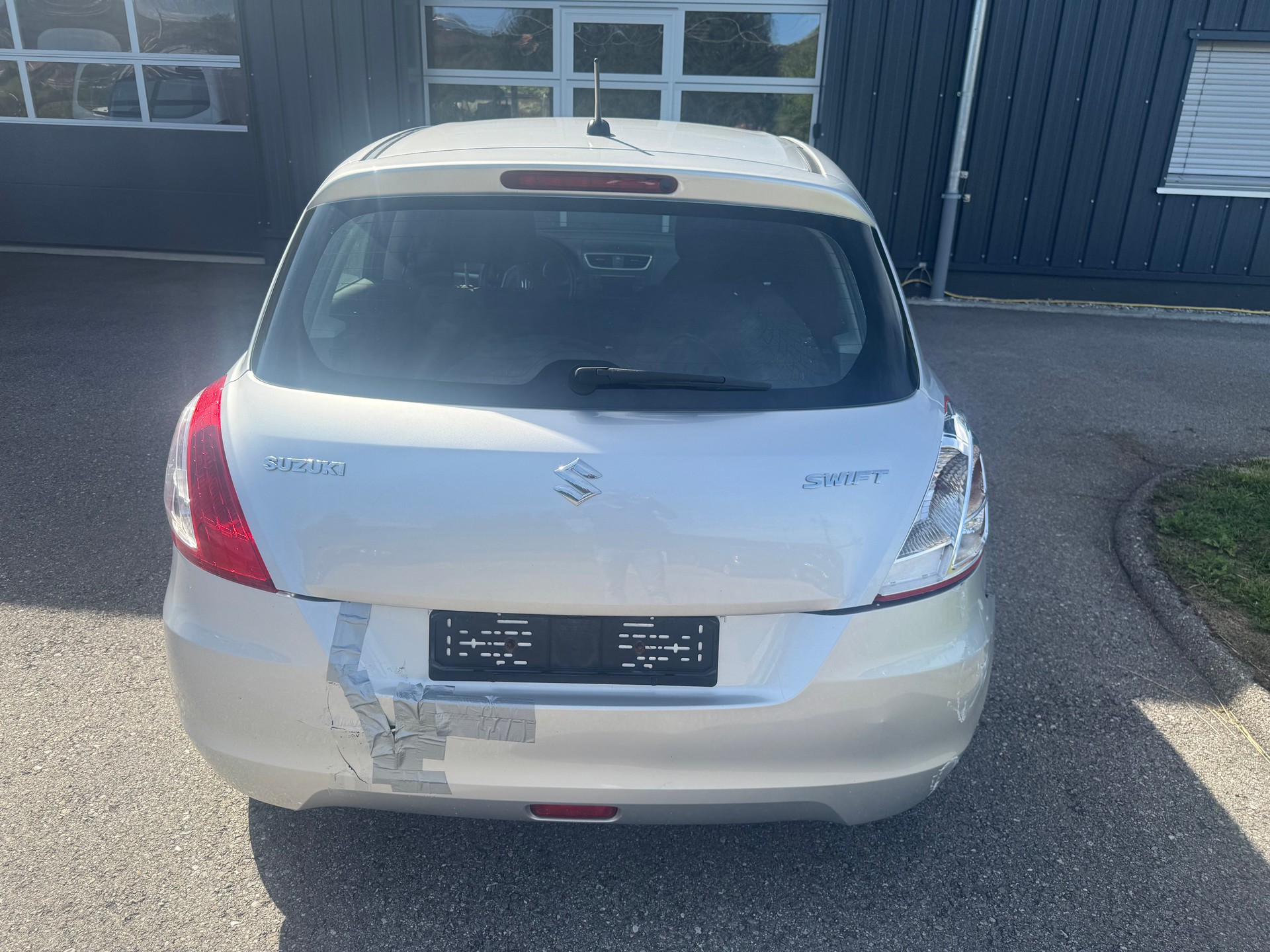 SUZUKI Swift 1.2i 16V GL 4x4-image-8
