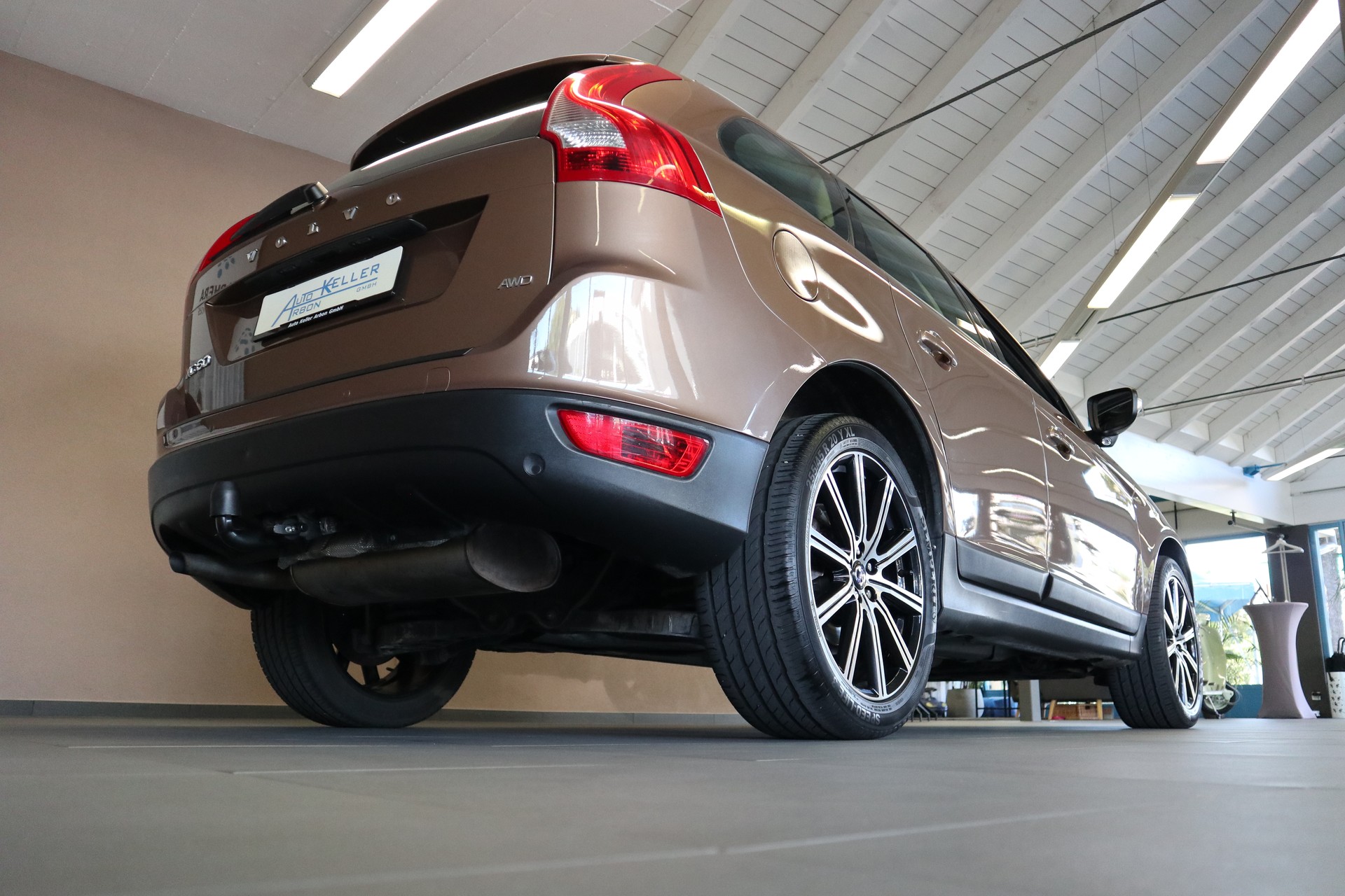 VOLVO XC60 D5 AWD Summum Geartronic-image-5