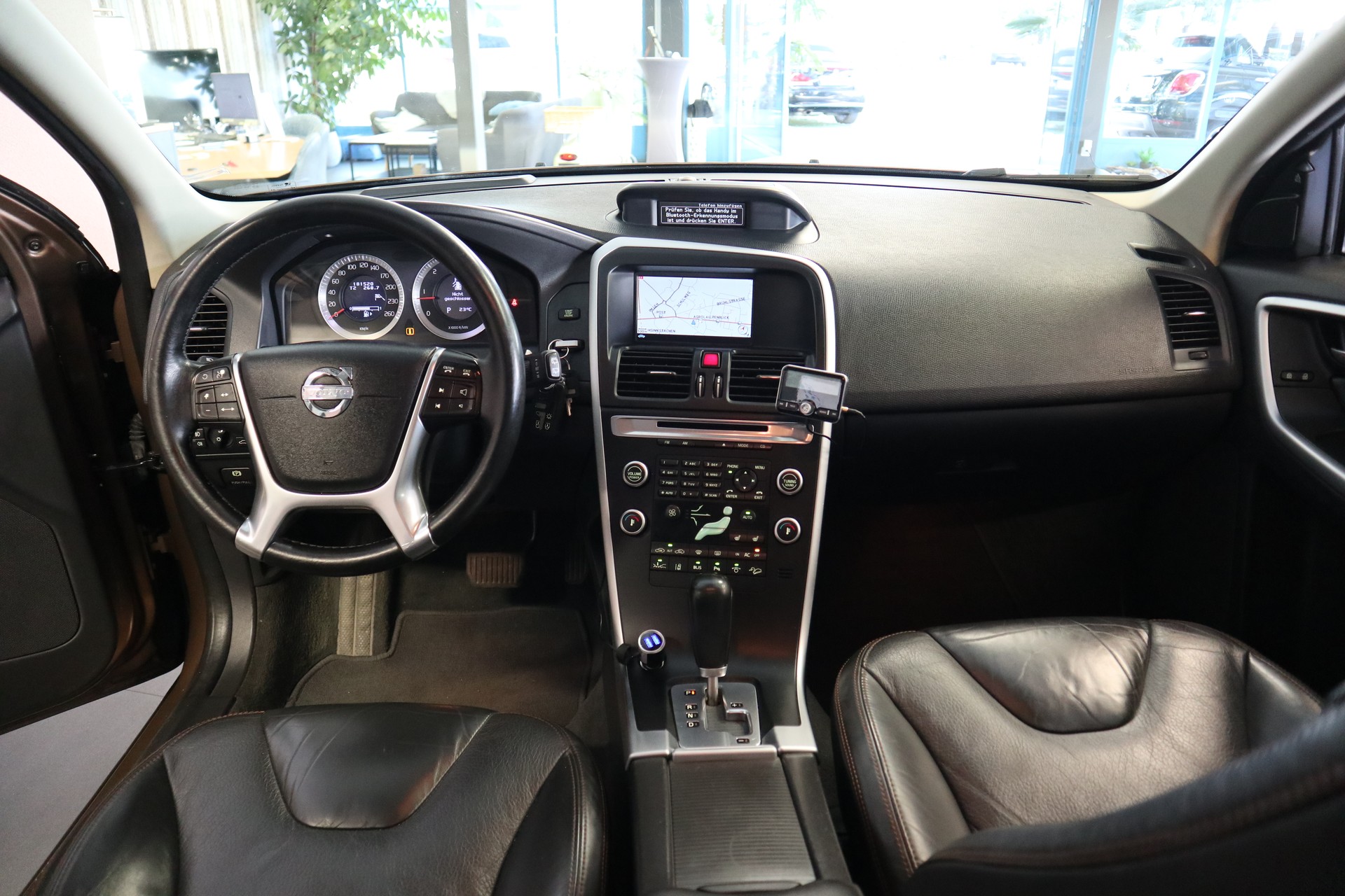 VOLVO XC60 D5 AWD Summum Geartronic-image-12