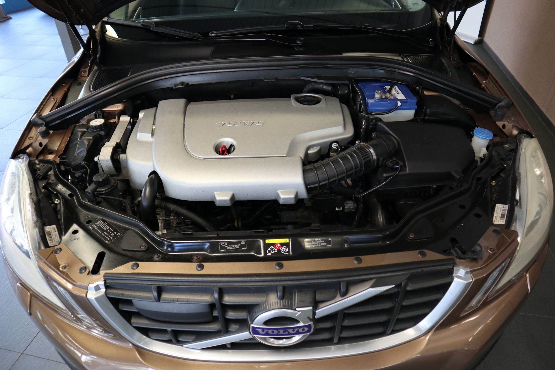 VOLVO XC60 D5 AWD Summum Geartronic-image-14