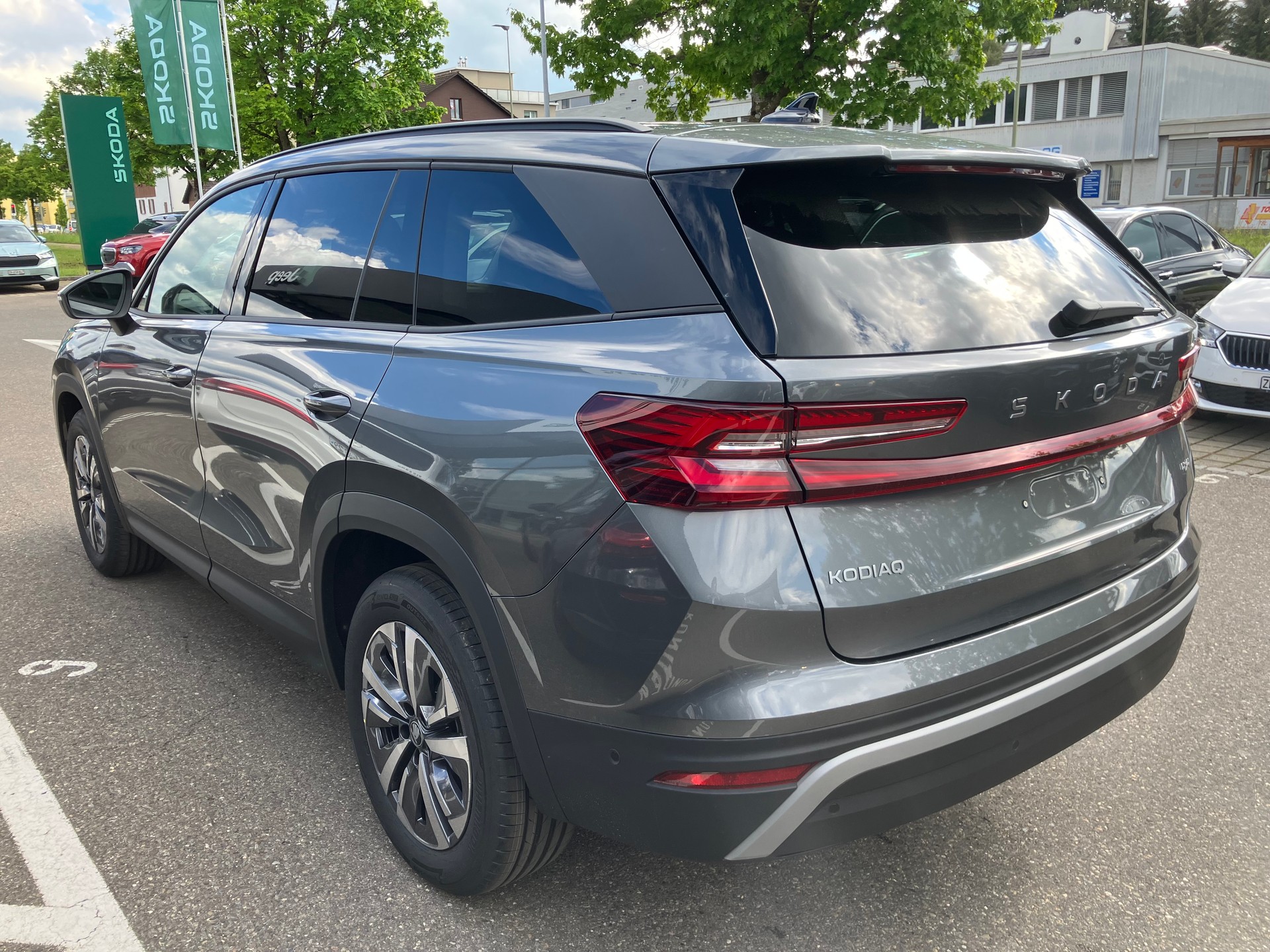 SKODA Kodiaq 2.0 TSI Dynamic 4x4 DSG-image-3