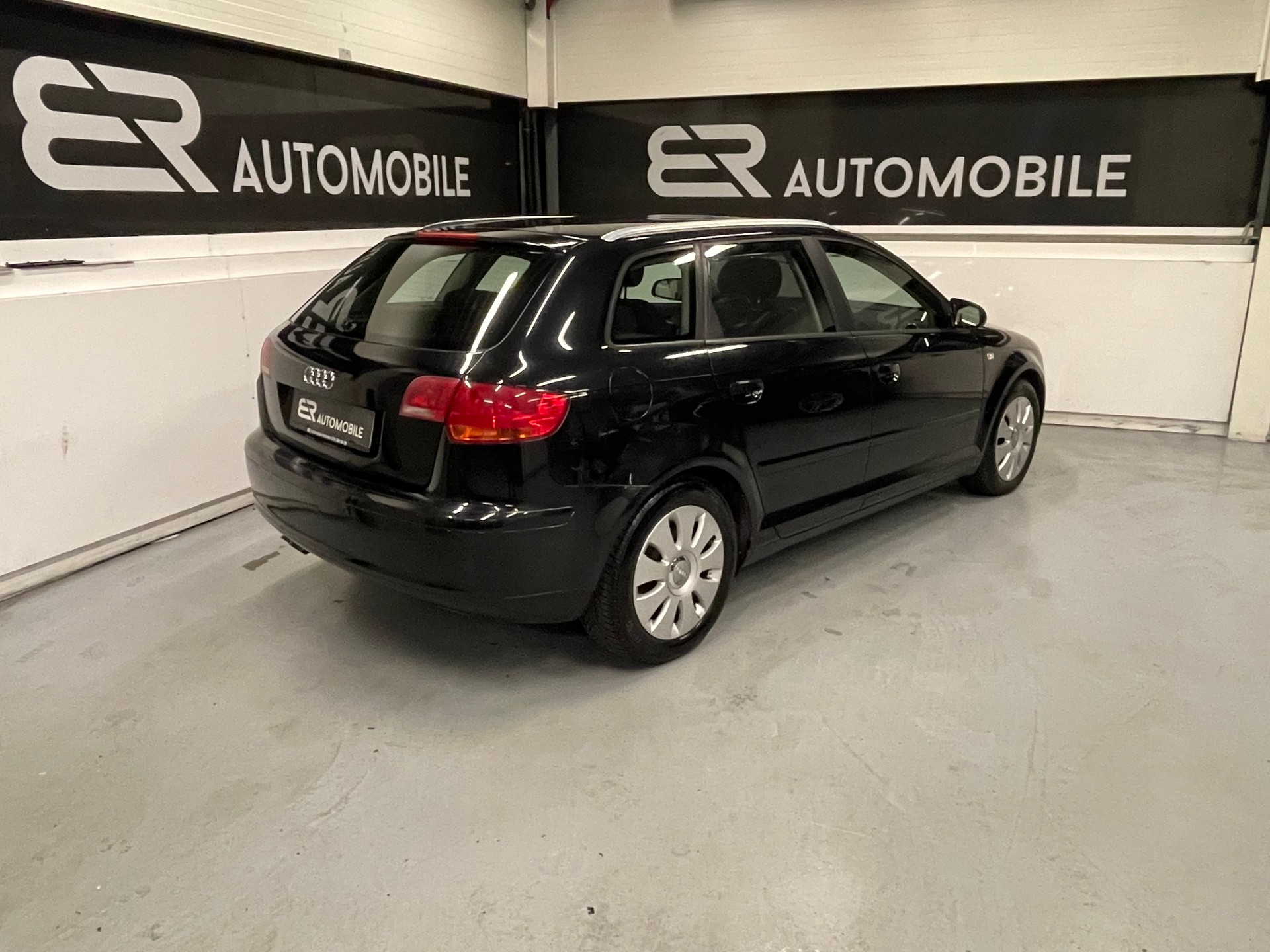 AUDI A3 Sportback 2.0 TDI Attraction quattro-image-2