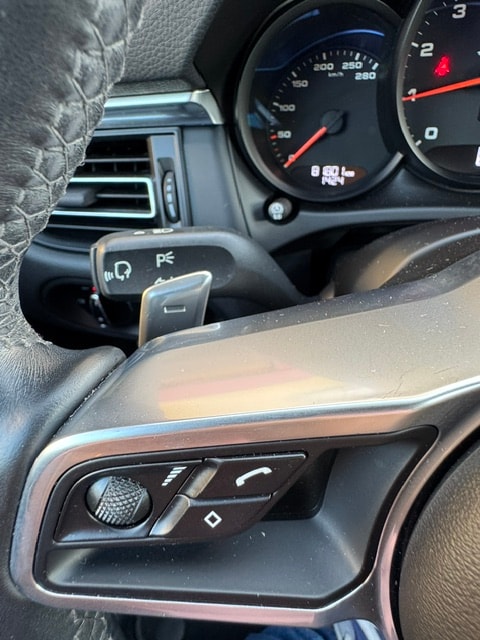 PORSCHE Macan PDK-image-17