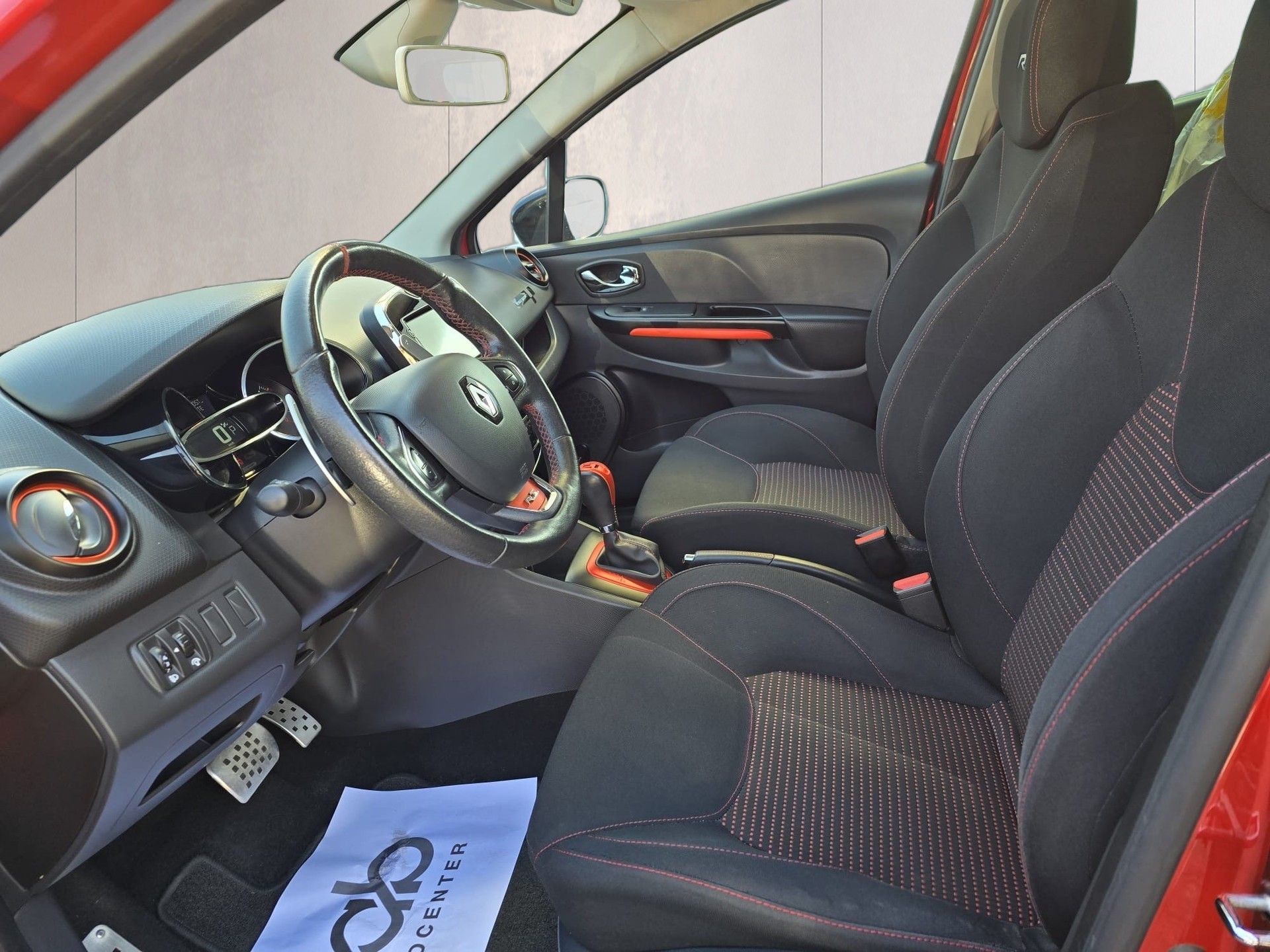RENAULT Clio 1.6 T RS 200 EDC-image-19