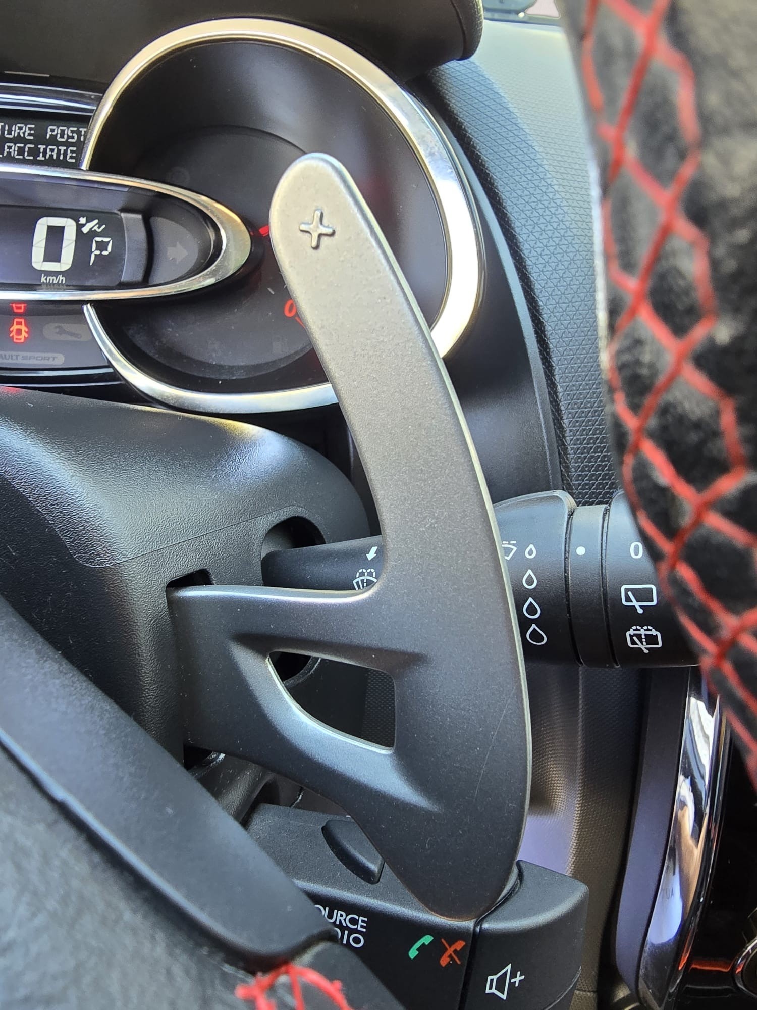 RENAULT Clio 1.6 T RS 200 EDC-image-12