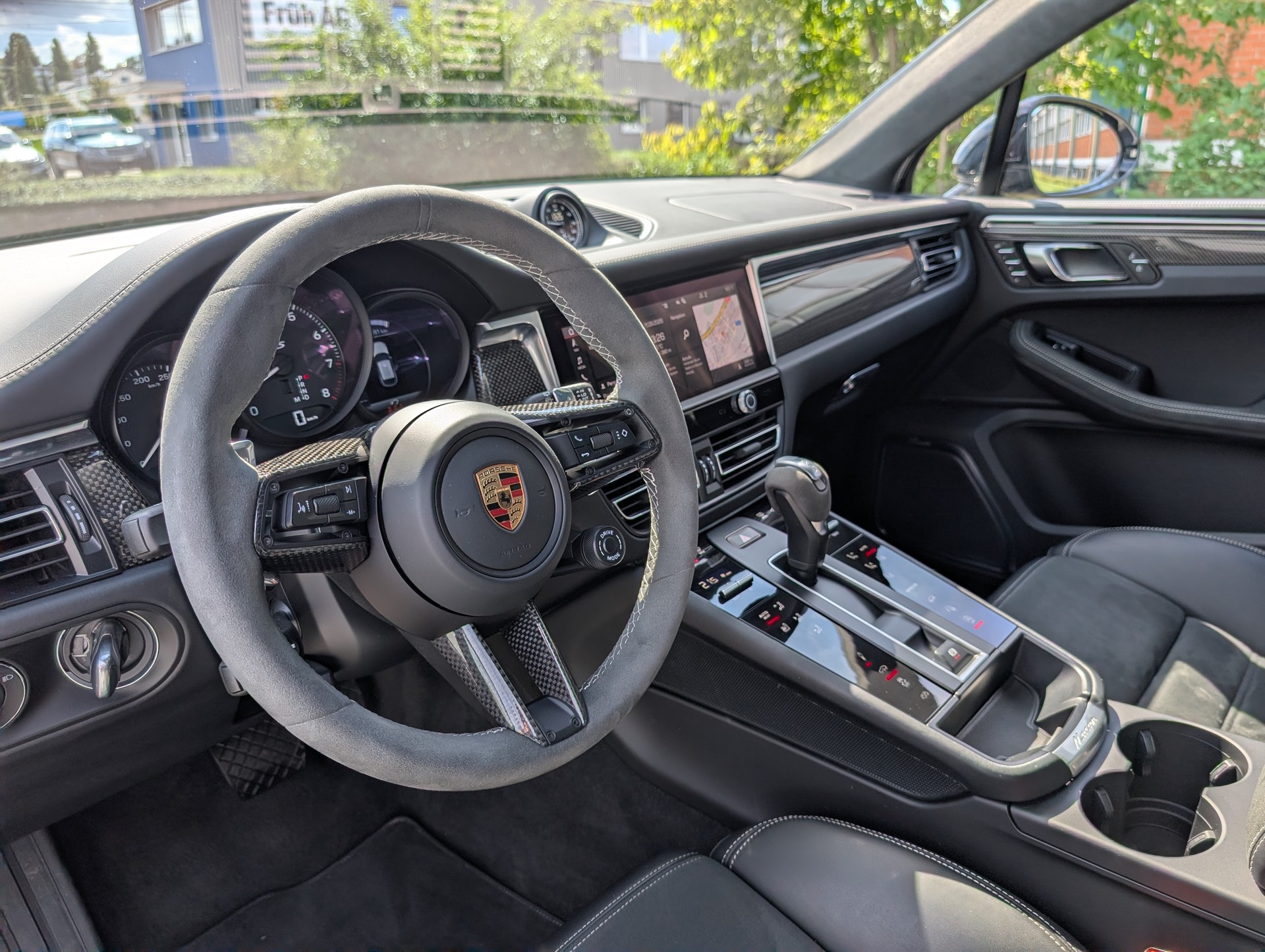 PORSCHE MACAN GTS (PDK)-image-0