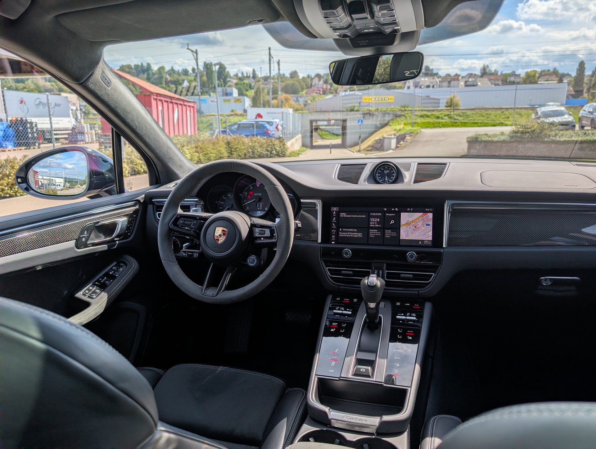 PORSCHE MACAN GTS (PDK)-image-1