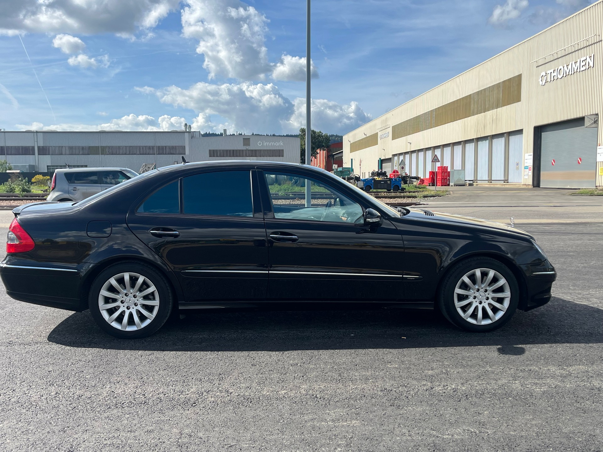 MERCEDES-BENZ E 500 Avantgarde 4Matic Automatic-image-2