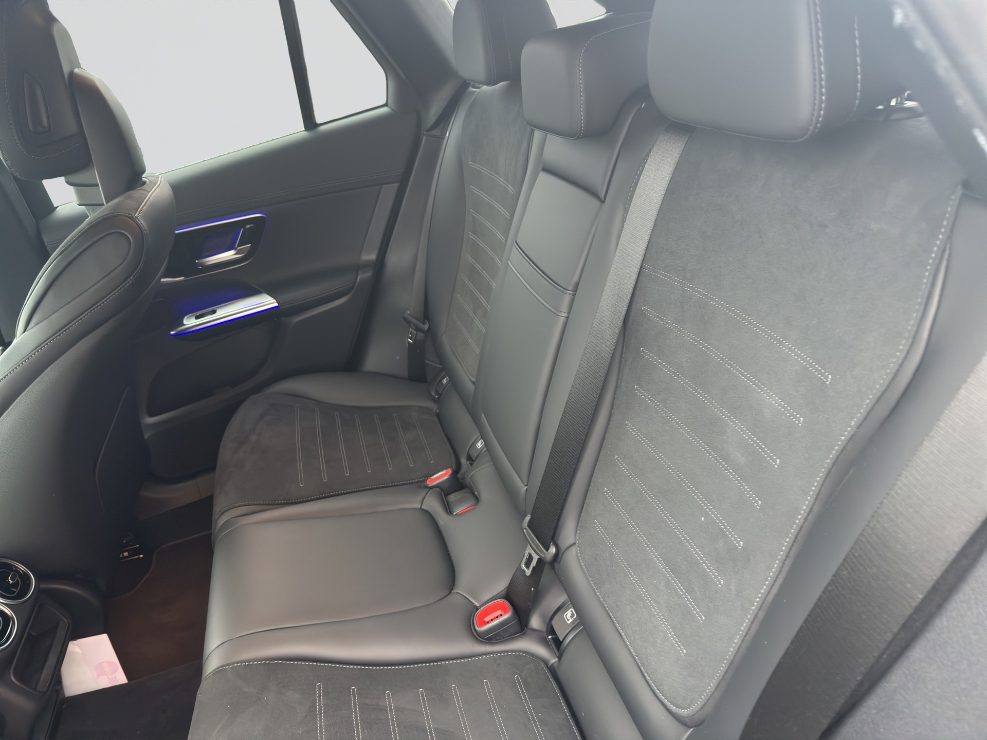 MERCEDES-BENZ GLC 300 d AMG Line 4Matic 9G-Tronic-image-7