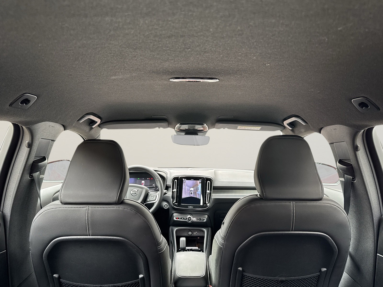 VOLVO XC40 2.0 B4 MH Plus Dark AWD-image-13