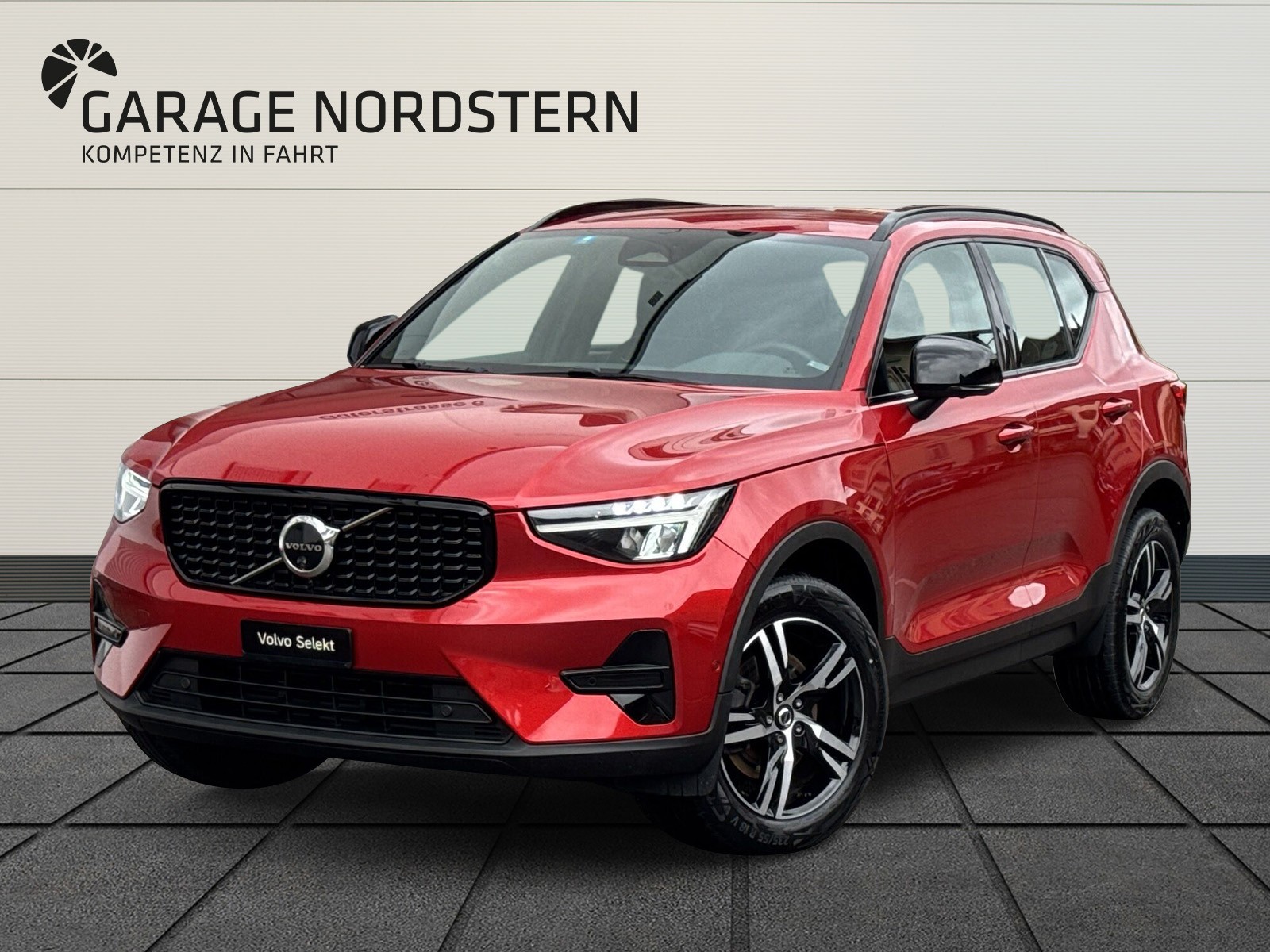 VOLVO XC40 2.0 B4 MH Plus Dark AWD-image-0
