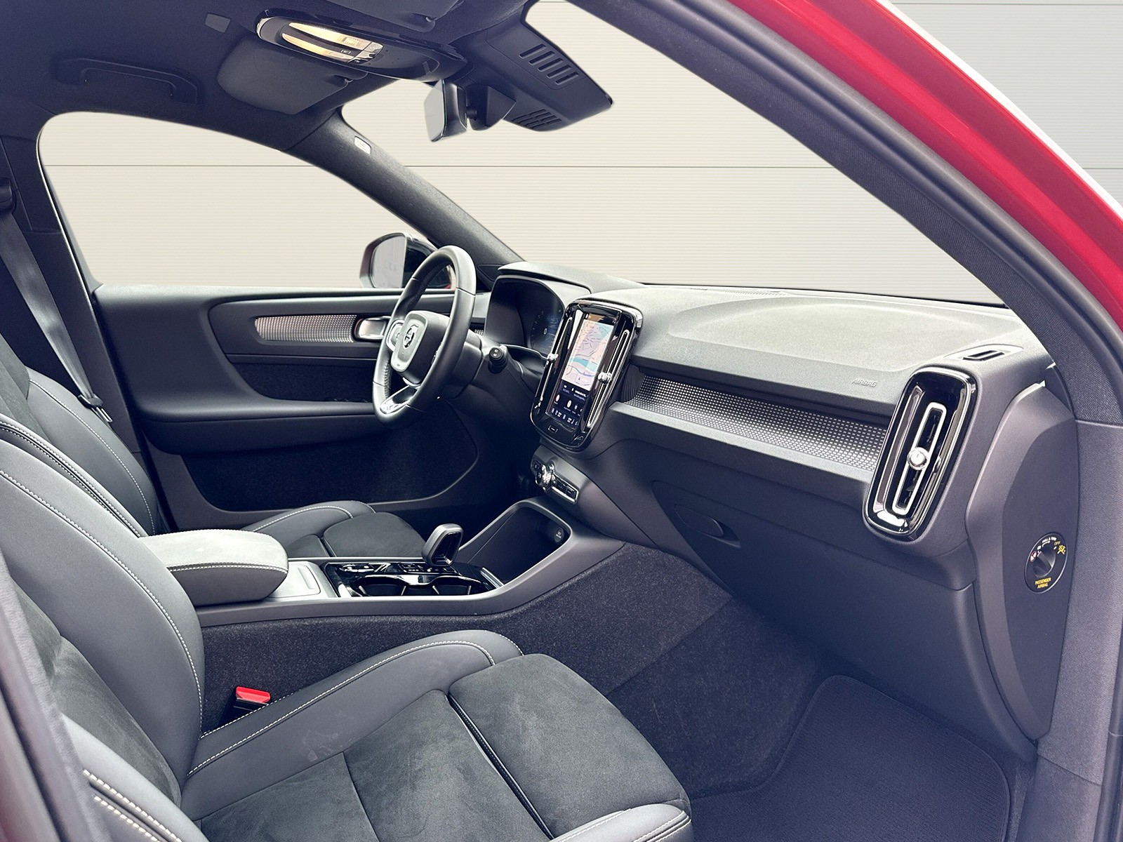 VOLVO XC40 2.0 B4 MH Plus Dark AWD-image-9