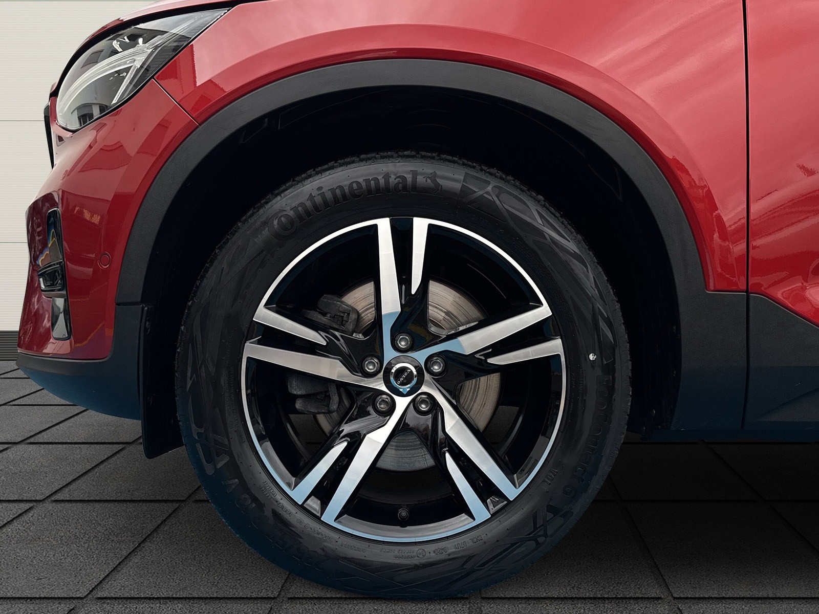 VOLVO XC40 2.0 B4 MH Plus Dark AWD-image-5