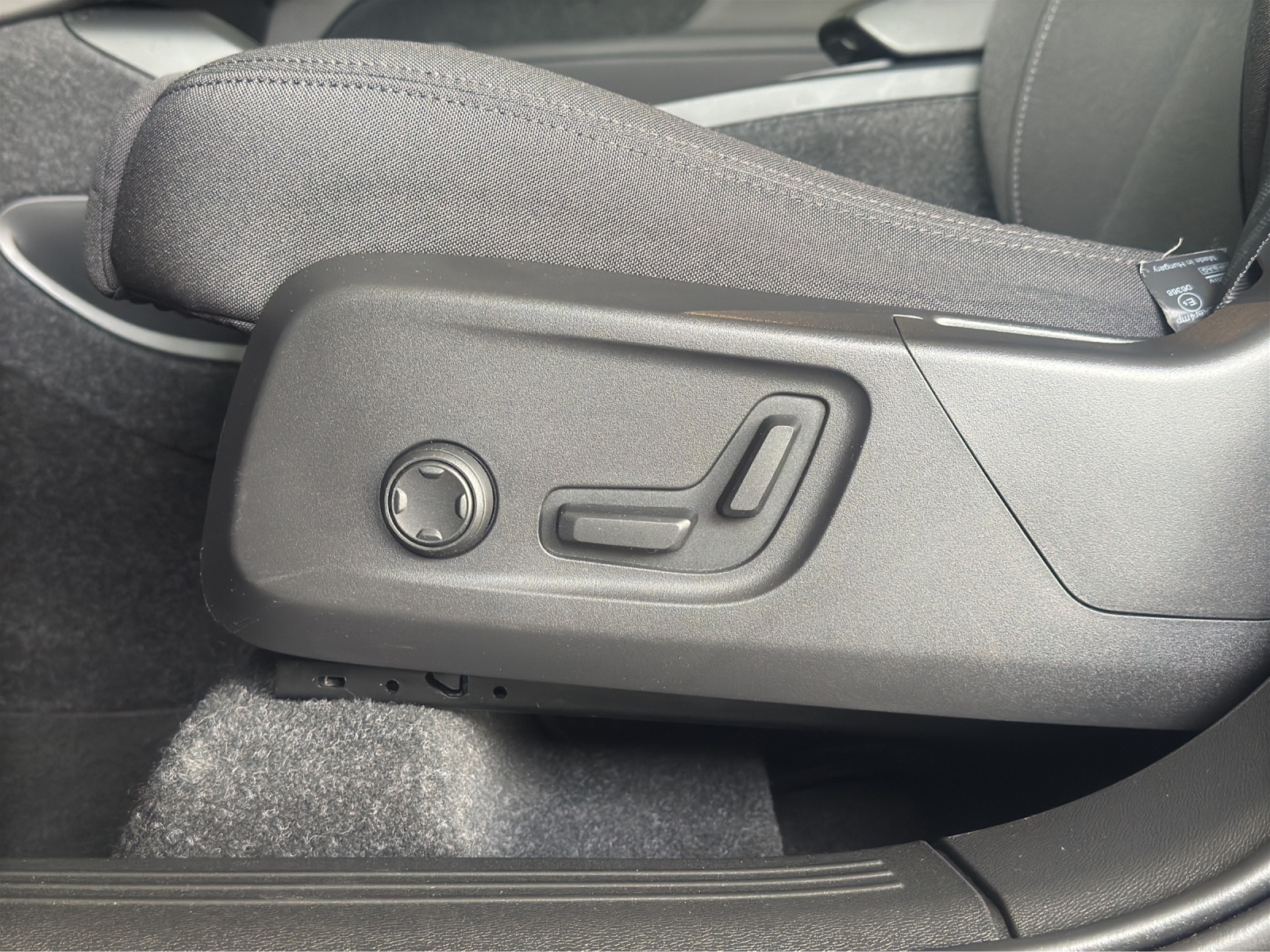 VOLVO XC40 1.5 T3 Momentum-image-16